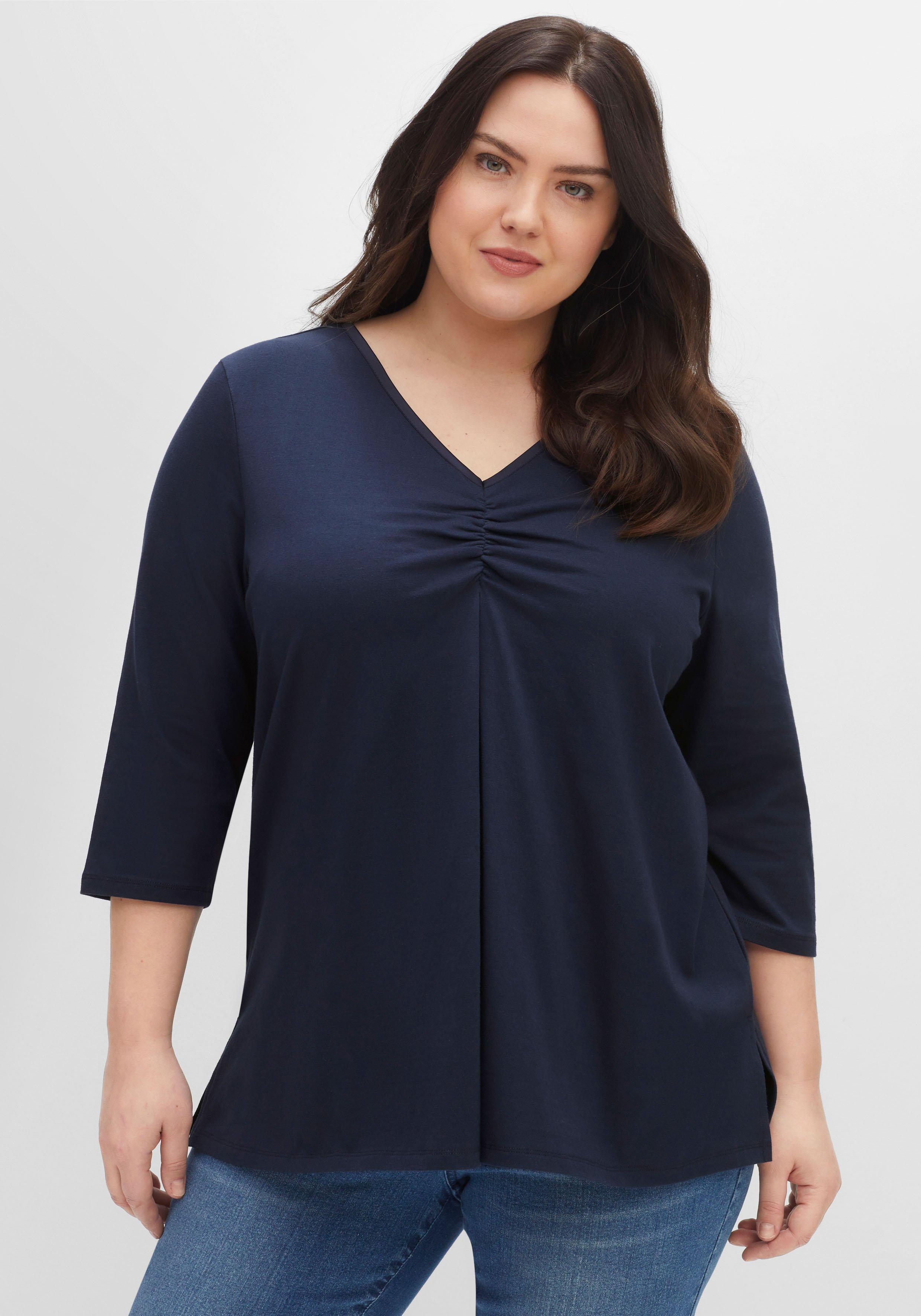 Shirt aus Jersey, mit V-Ausschnitt und Kellerfalte