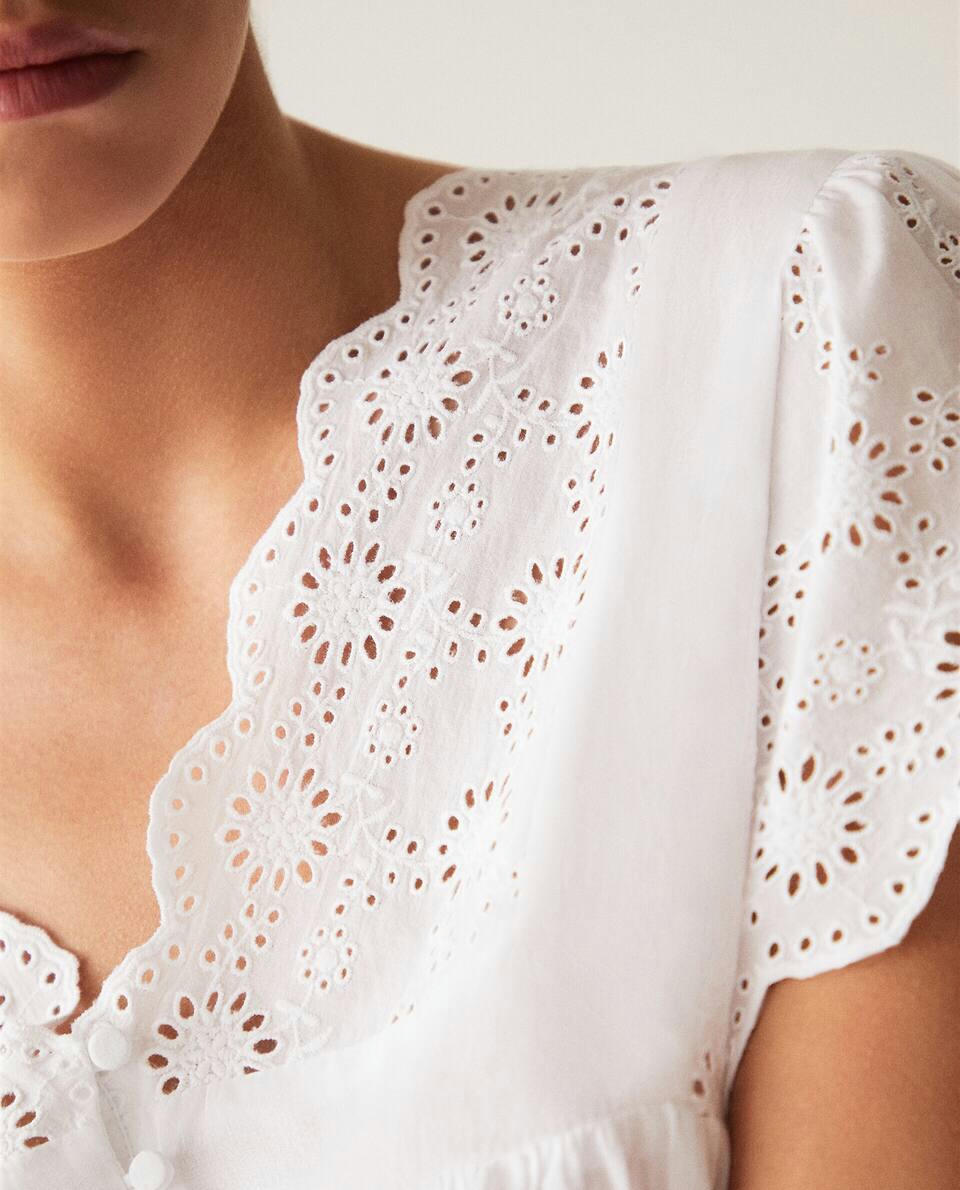 Camisola com bordado vazado