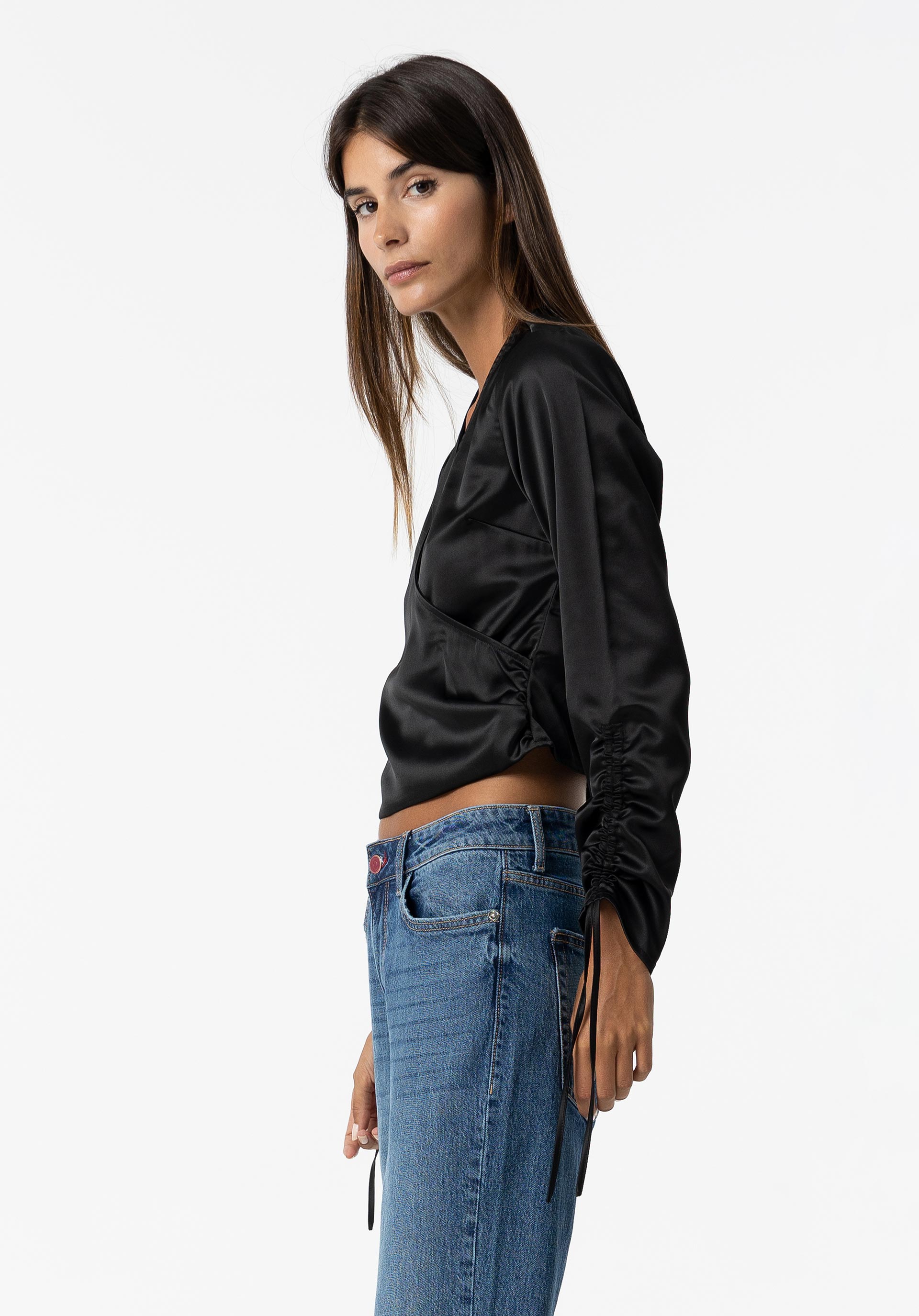 Blusa Cruzada Acetinada