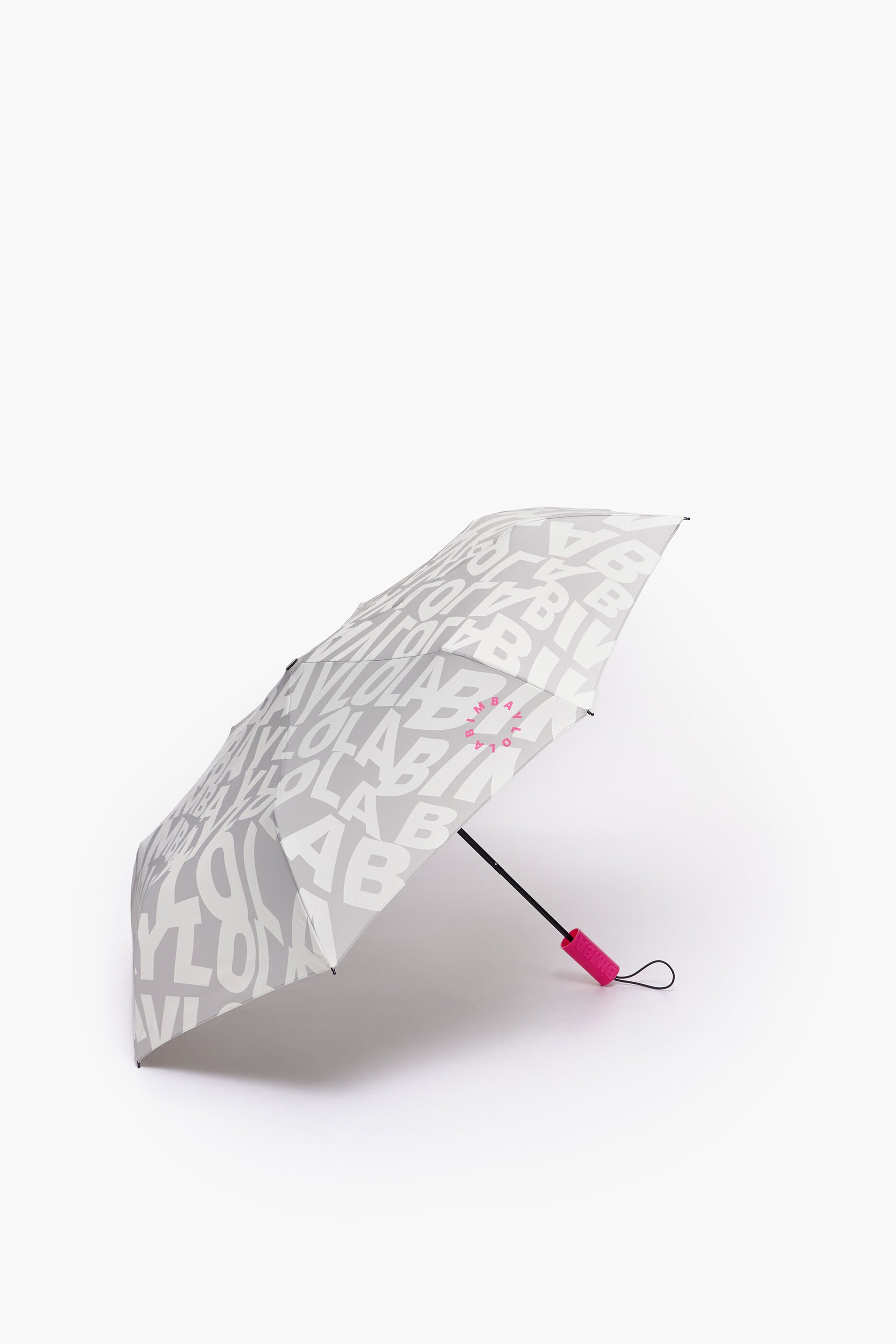 Guarda-chuva bege com logo distorcido