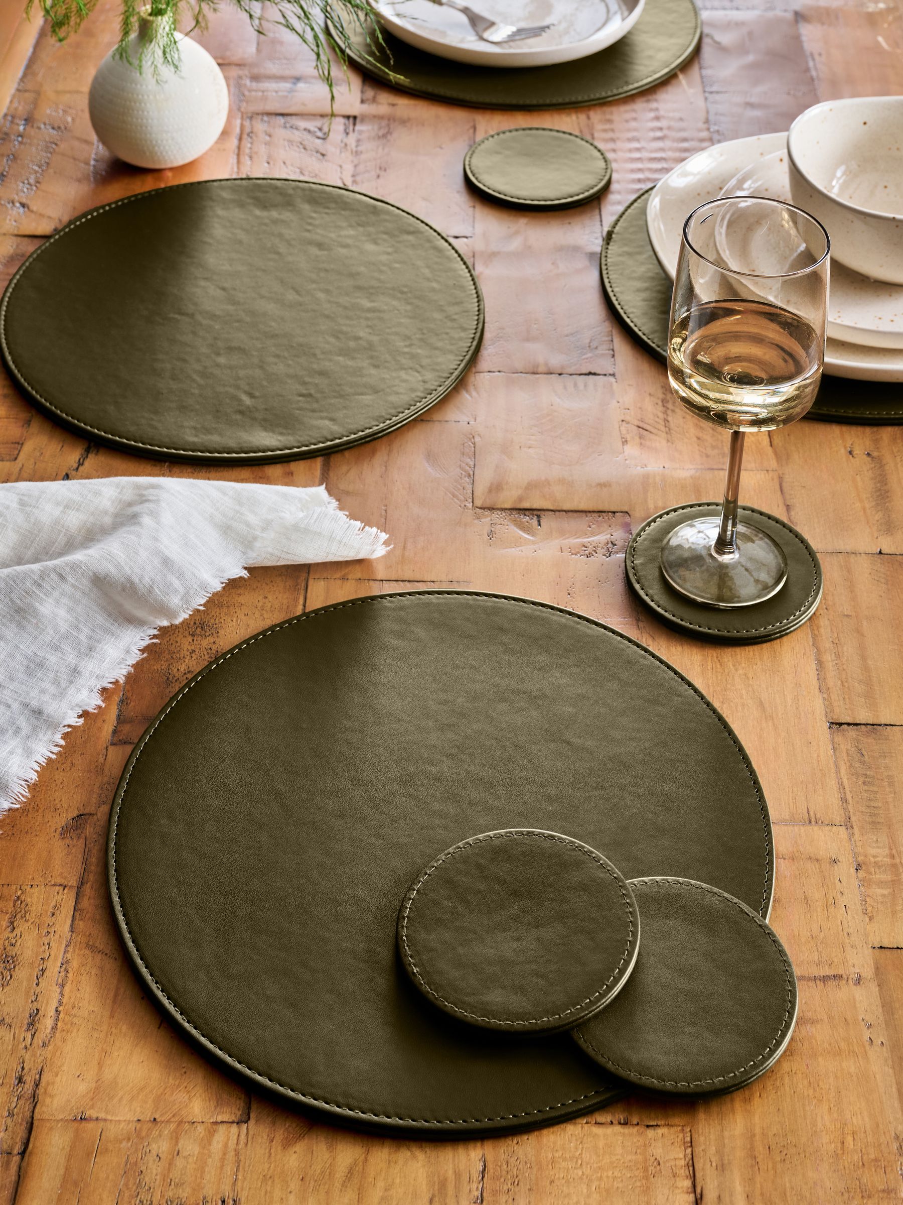Set van 4 omkeerbare placemats en onderzetters van imitatieleer