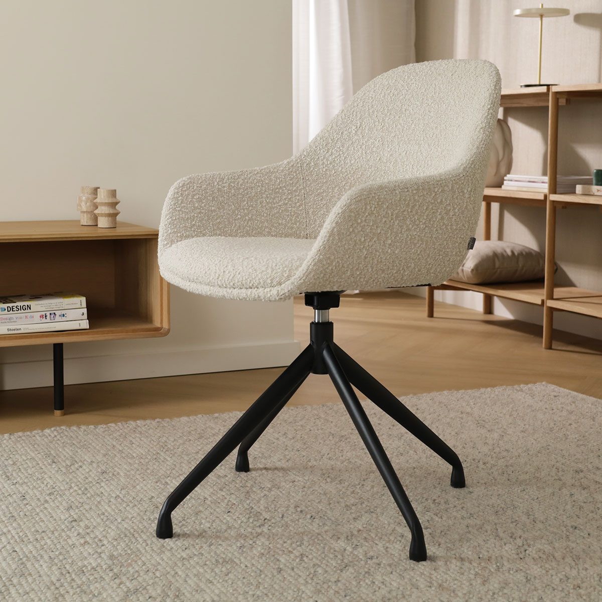 Eetkamerstoel Nola-Mae bouclé beige - zwart onderstel