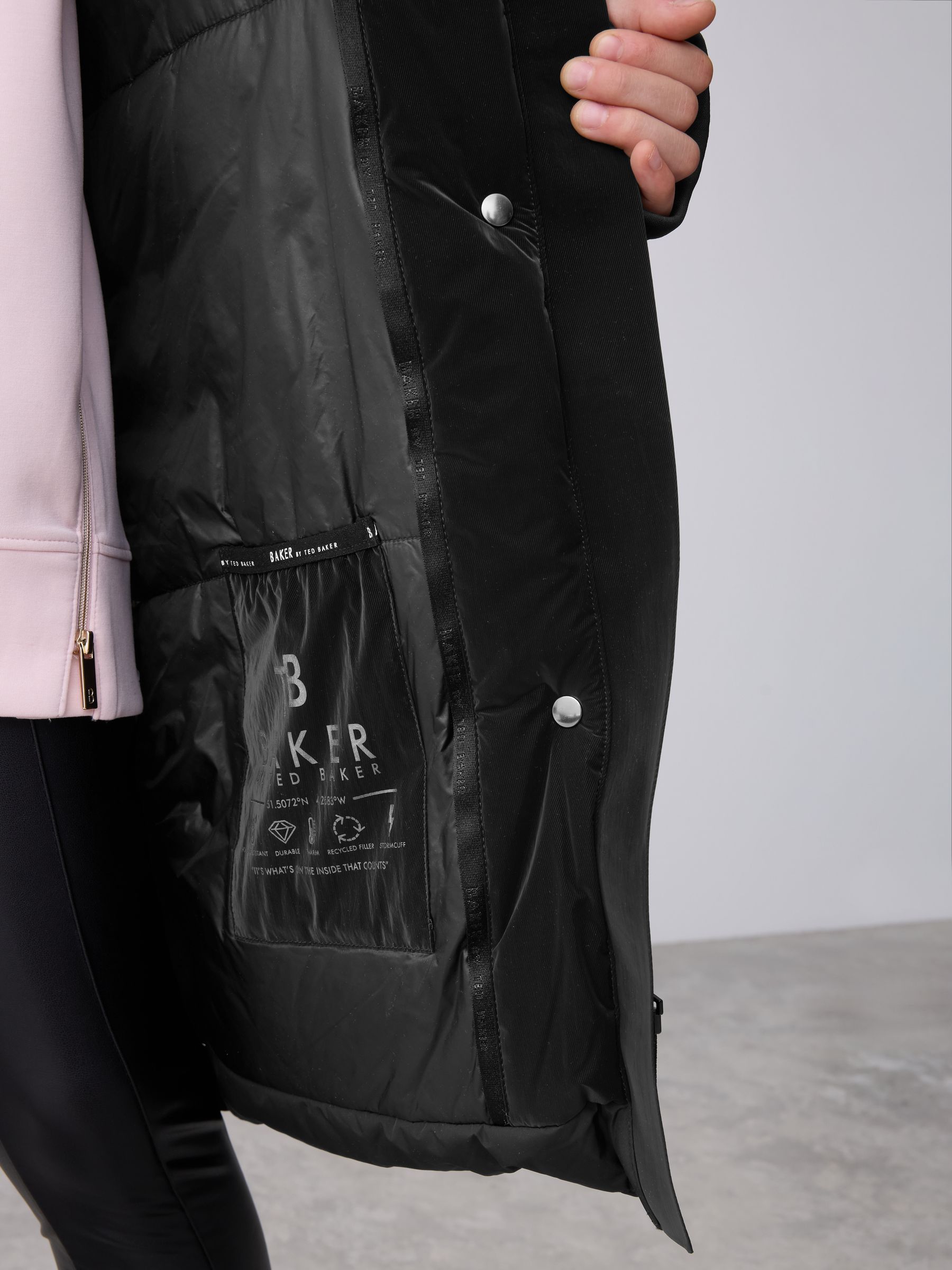 Baker by Ted Baker - Lange gewatteerde zwarte regenbestendige parka met riem