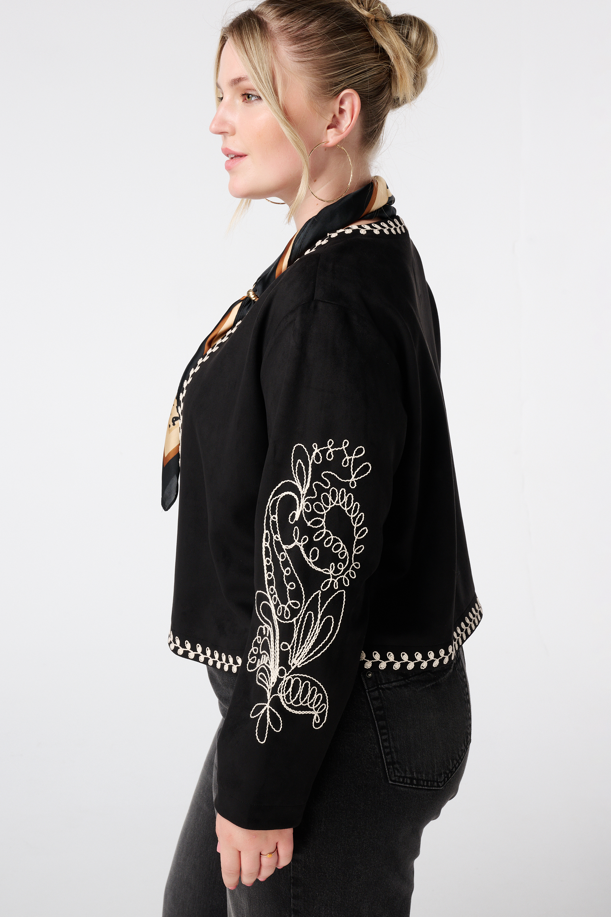 Jasje van suèdine met broderie Zwart