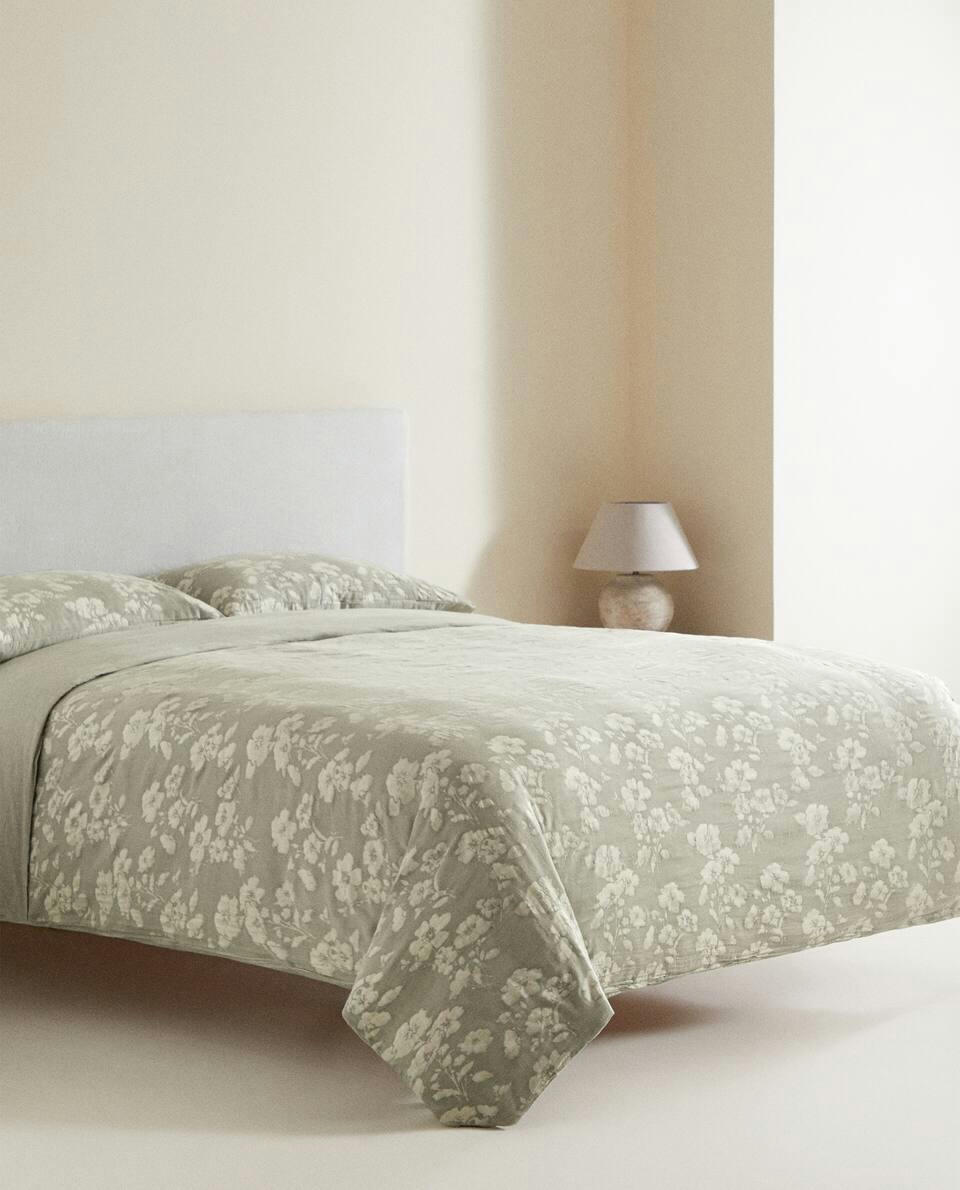 CAPA DE EDREDOM FLORAL EM JACQUARD