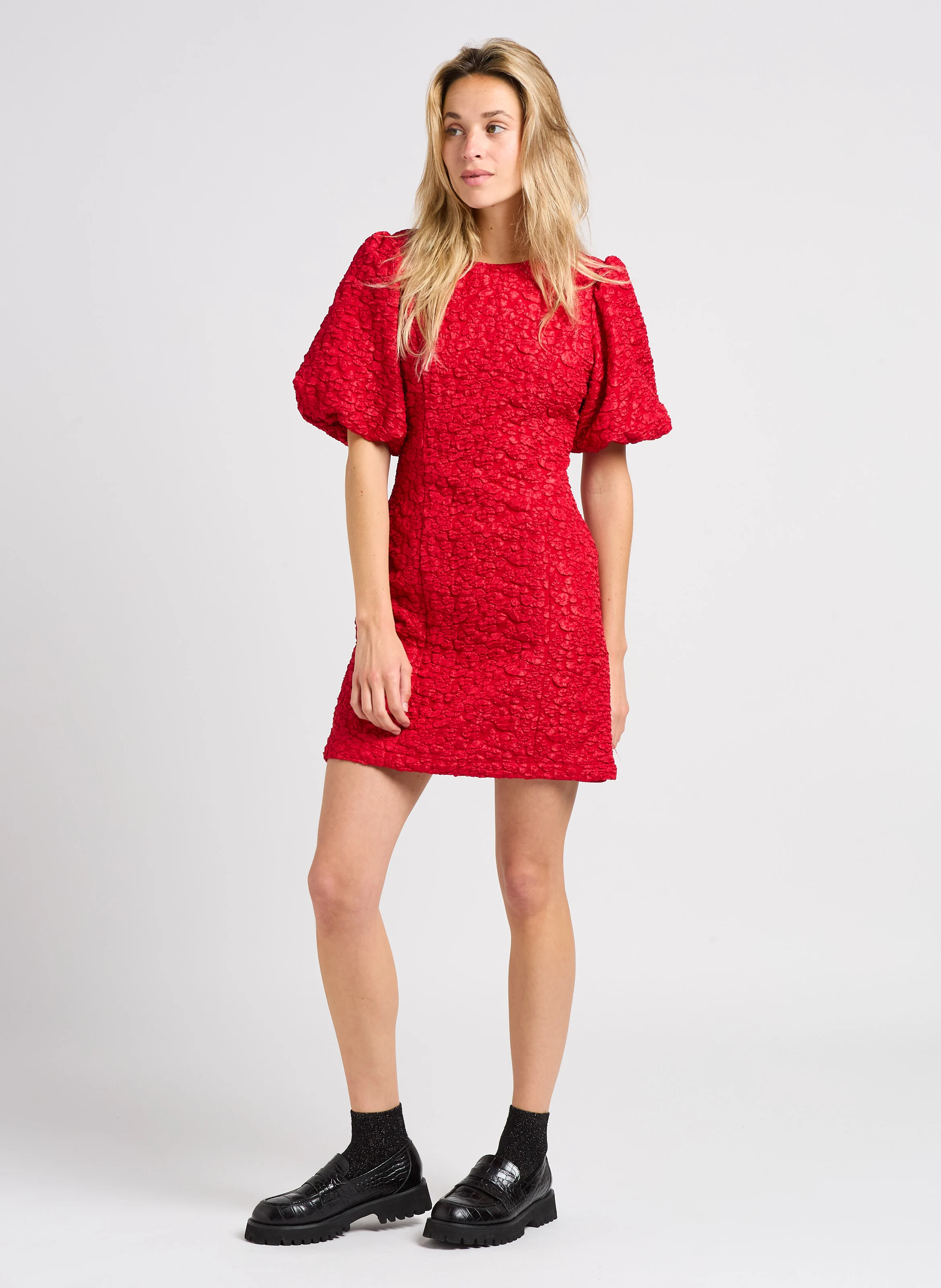 CLODIE - Robe courte col rond à motif fleuri | Rouge