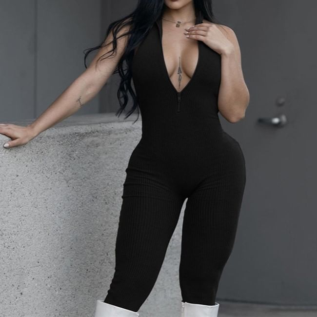 Oonnukal - Halterhals, effen geribbelde skinny jumpsuit met halve rits en open rug