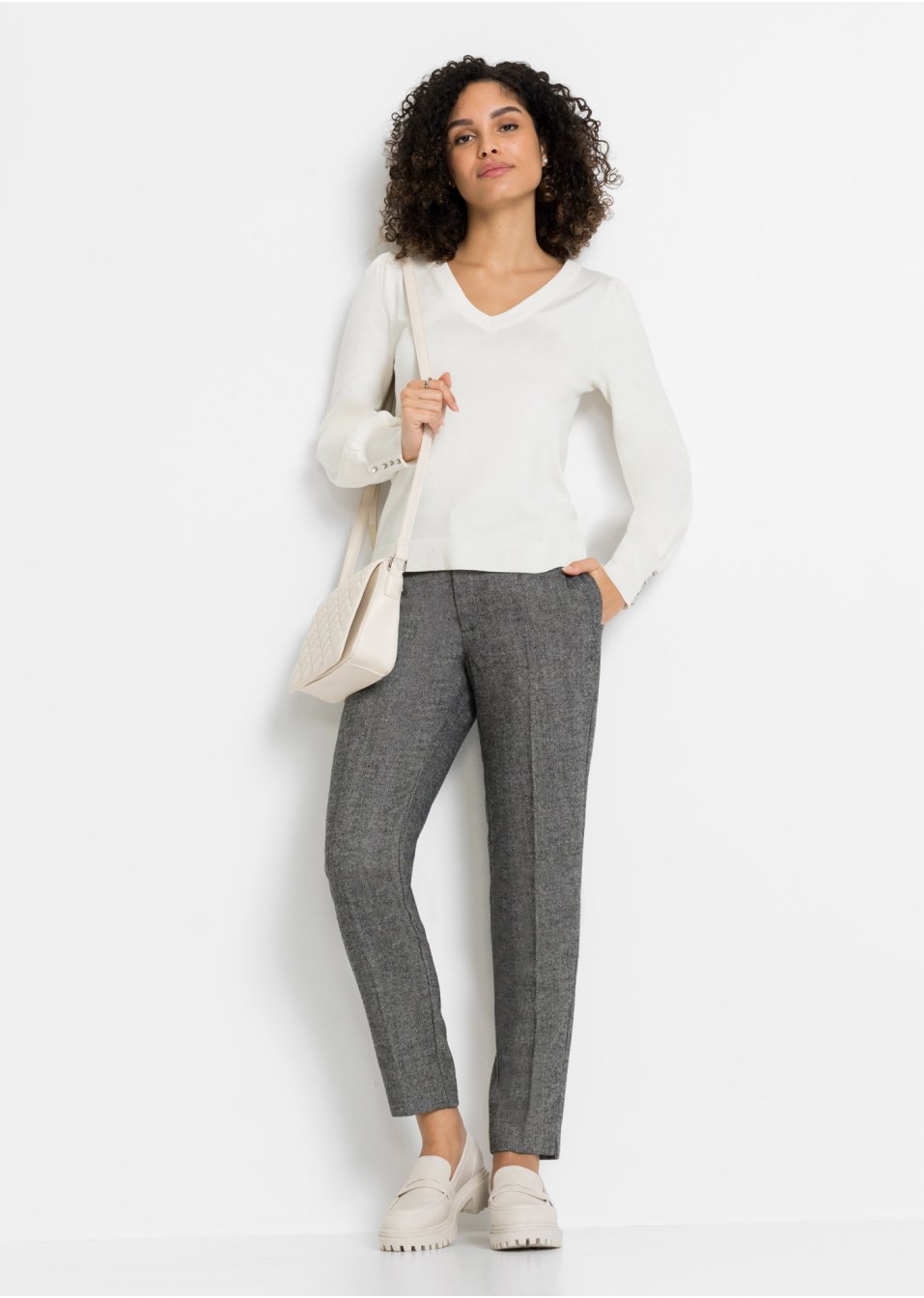 Pull avec boutons bijoux