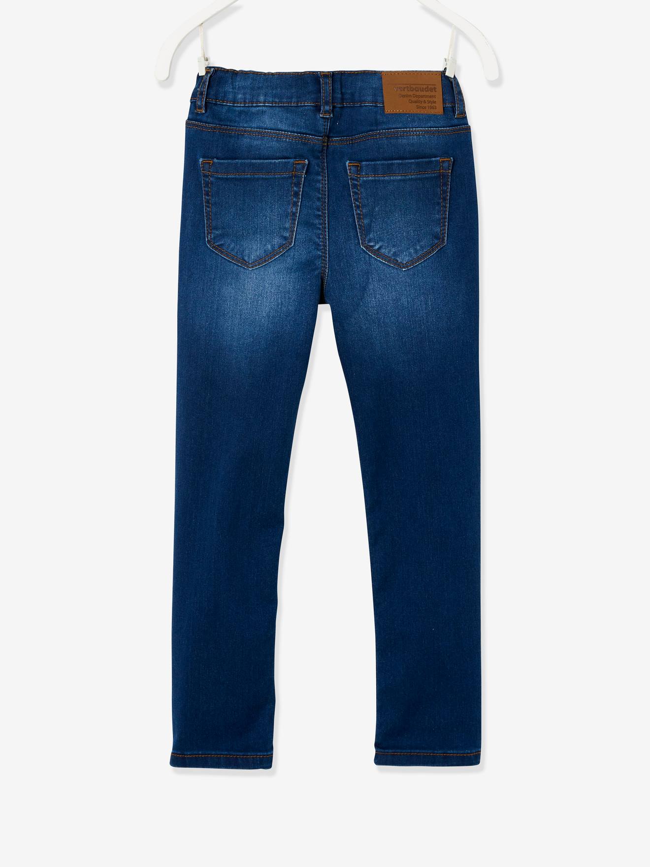 Calça jeans skinny feminina, lavagem média azul.