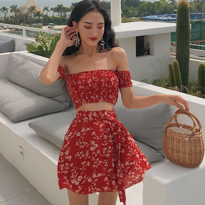 EROPIA - Set: Off-shoulder crop top met bloemenprint + minirok