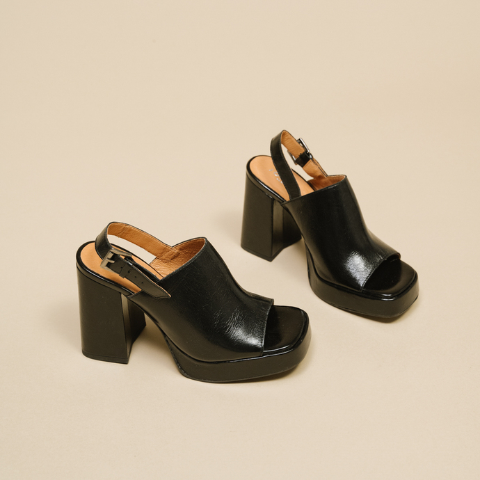 Sandales à talons et bouts carrés  en cuir vieilli noir