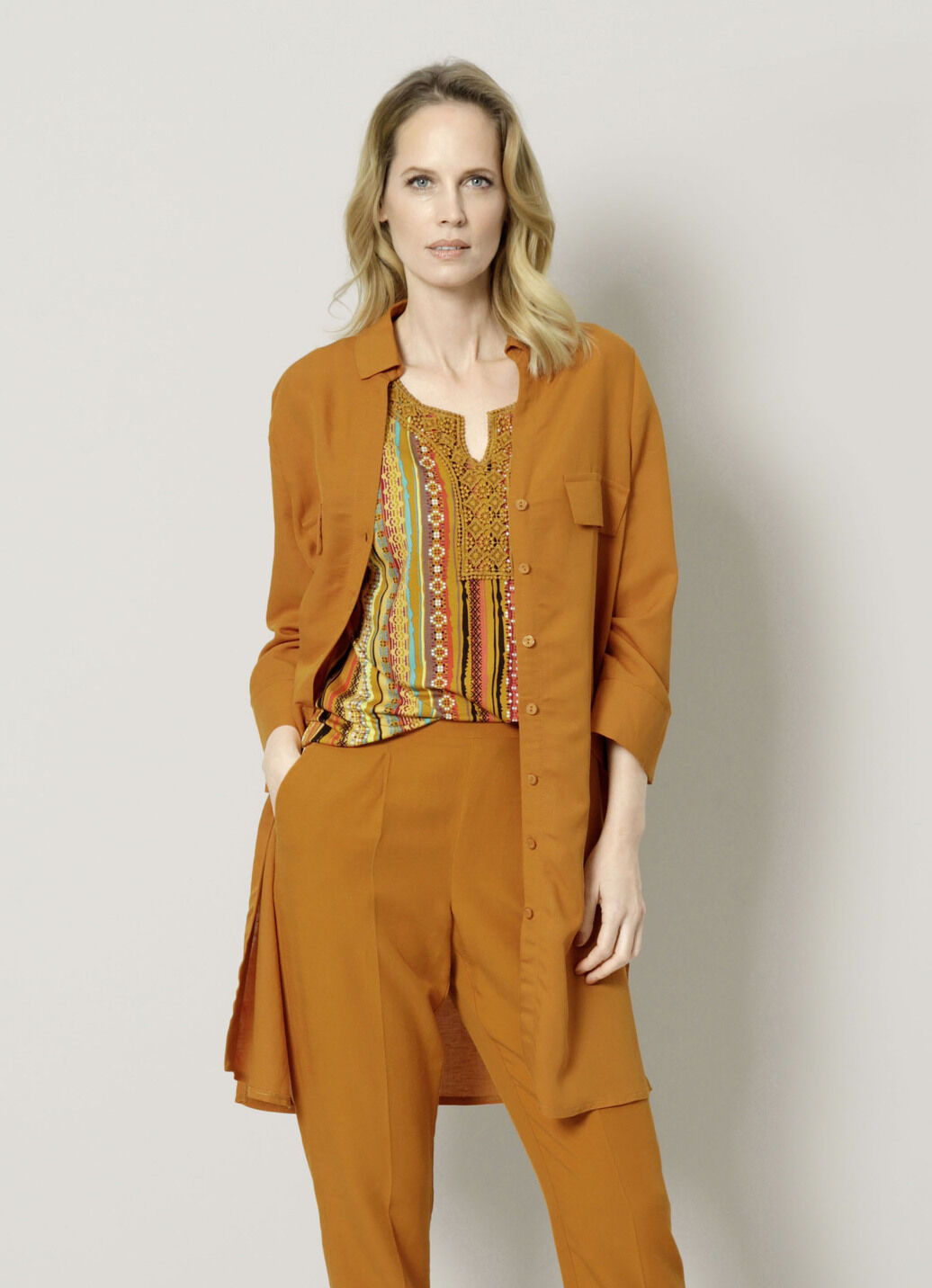Longbluse mit komfortablen Seitenschlitzen