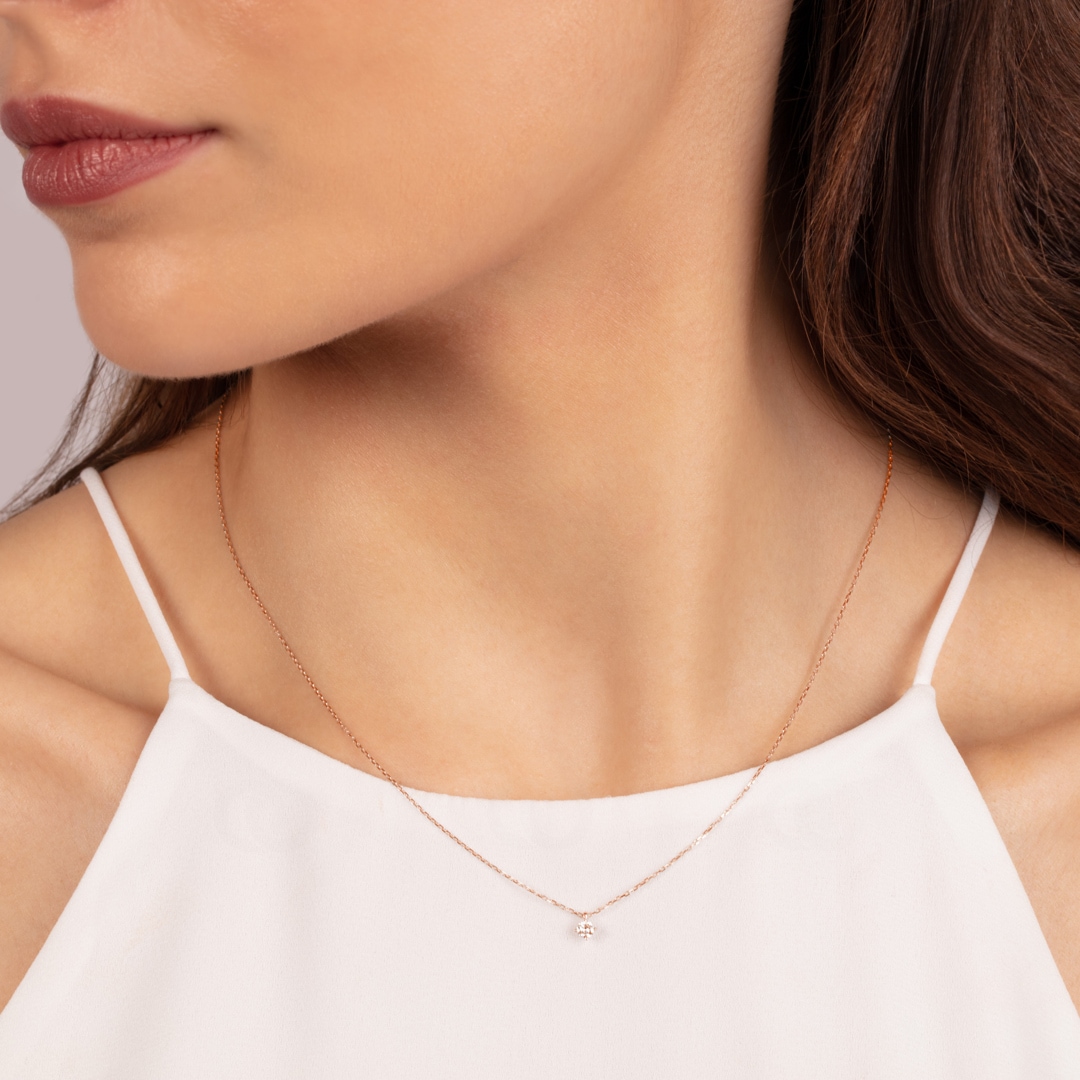 Collier mit Anhänger 750/18 K Roségold mit Diamant 0.10 ct H/si in 4-Griff