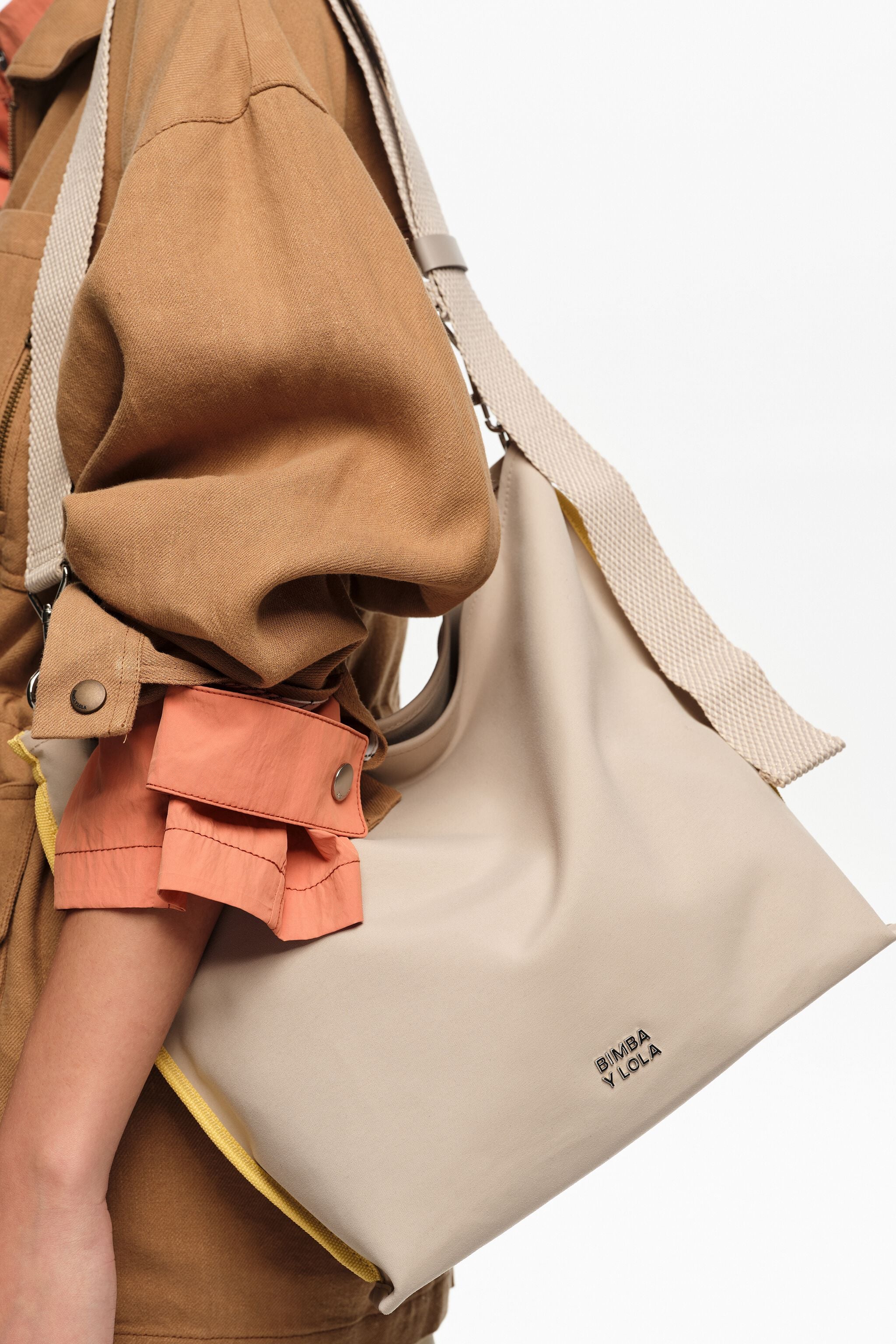 Bolsa Carlino em gabardine cor areia média