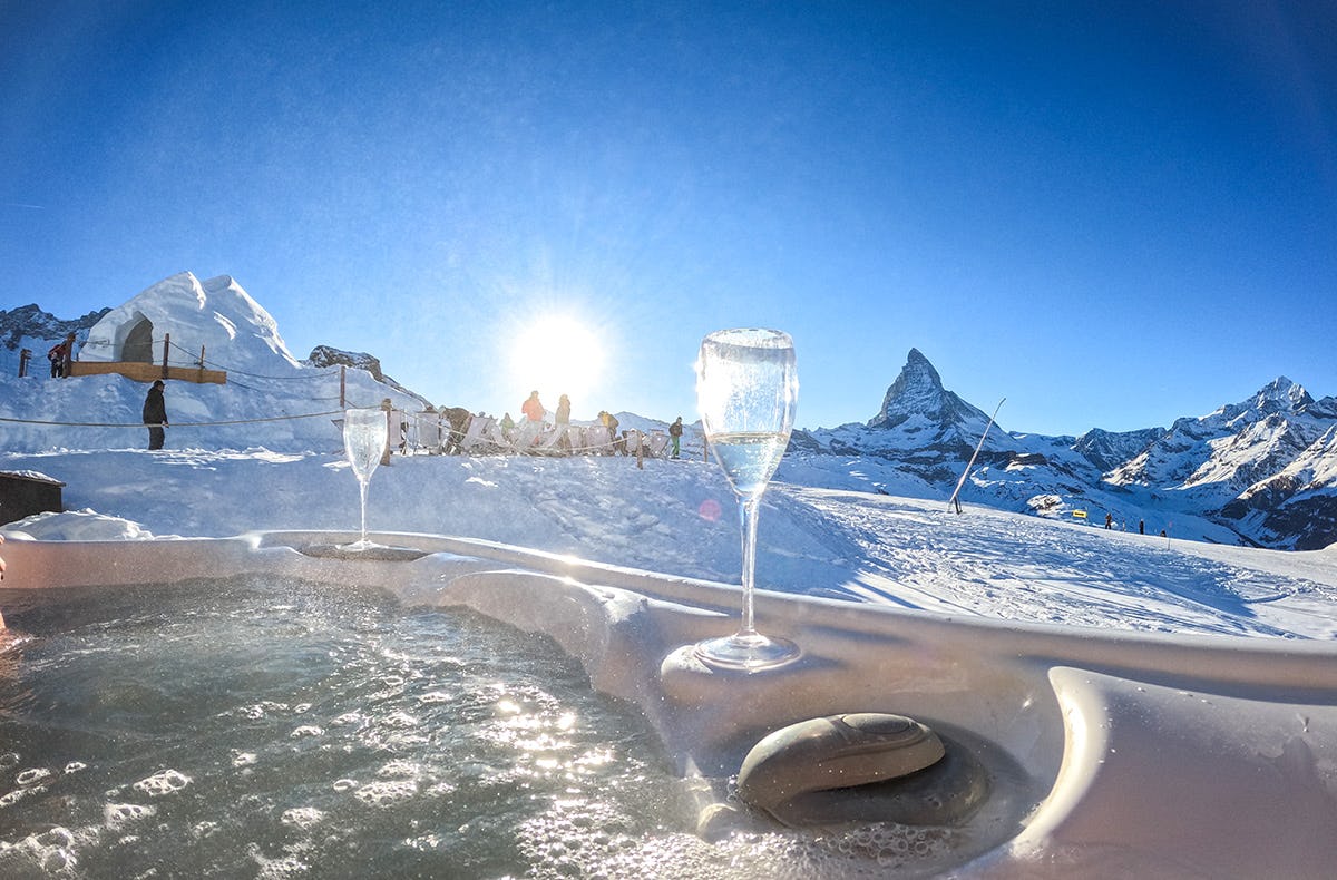 Iglu-Übernachtung in Zermatt als besondere Geschenkidee