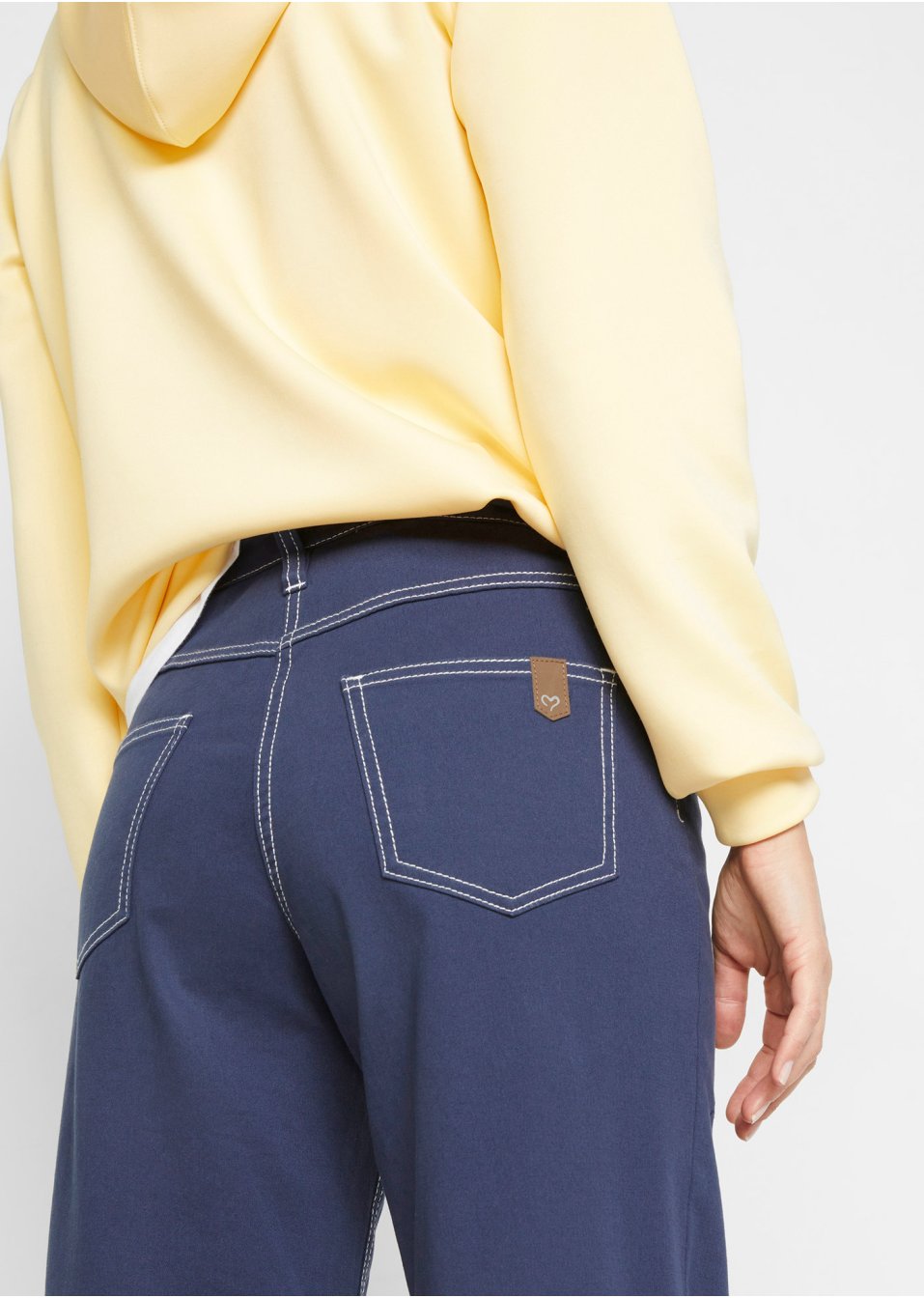 Pantalon twill jambes larges avec coutures contrastantes