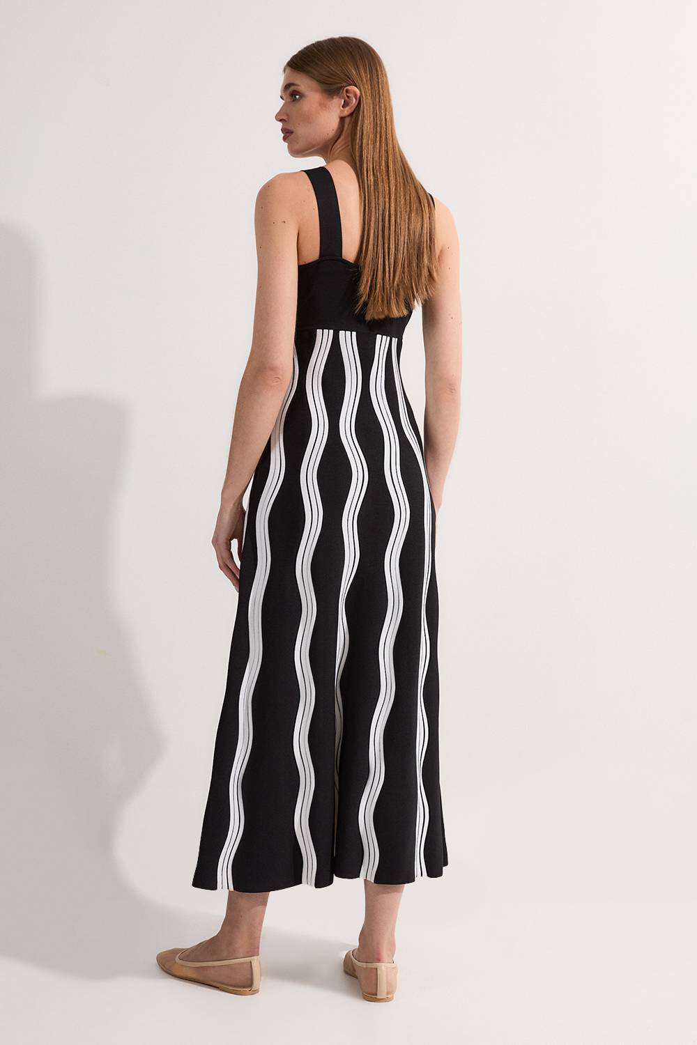 KarenMillen Robe tricotée à bretelles A-line à mailles en vagues contrastées
