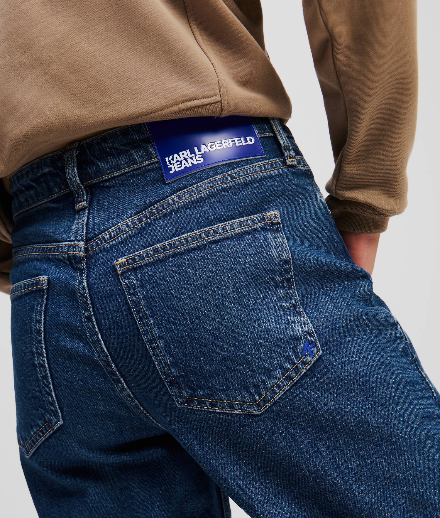 JEAN MOM