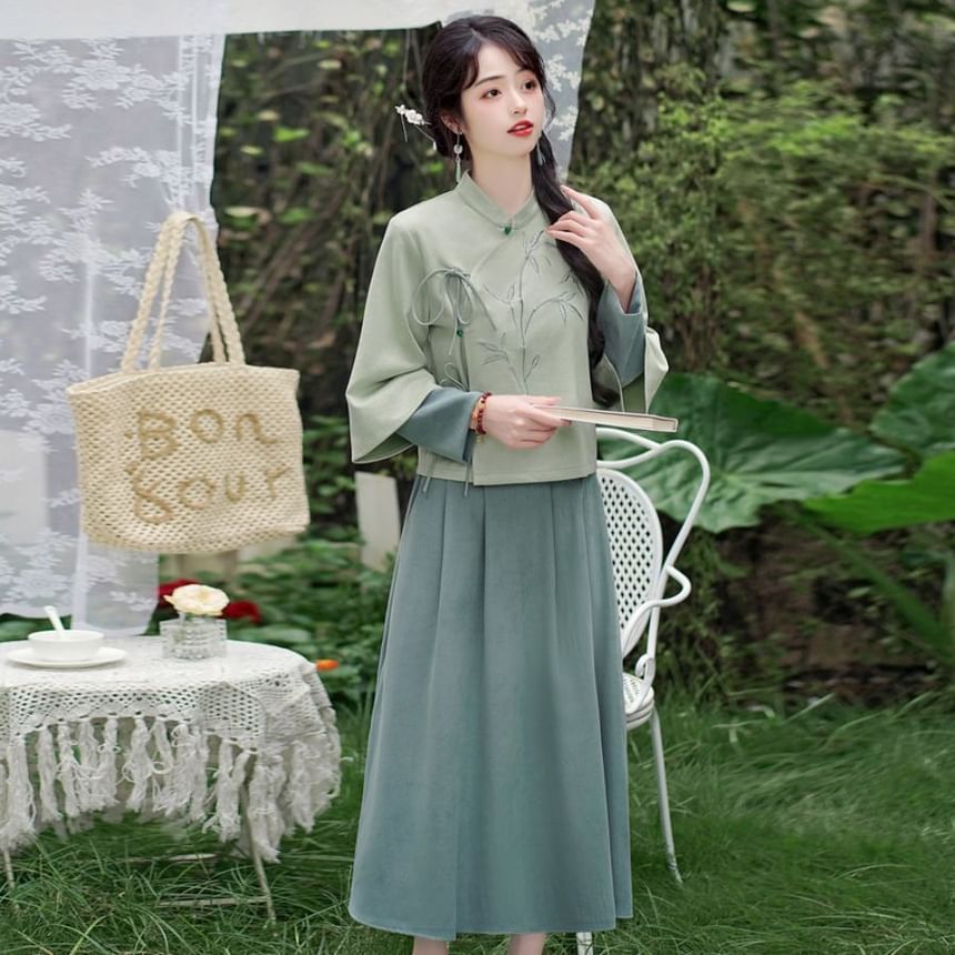 Fioridi - Hanfu-top met lange mouwen, geborduurd met bloemenmotief en knopen, / Effen midi-A-lijn rok met hoge taille