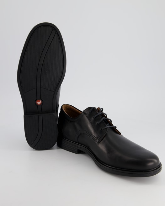 Clarks Un Aldric Lace Business Schuhe in Schwarz