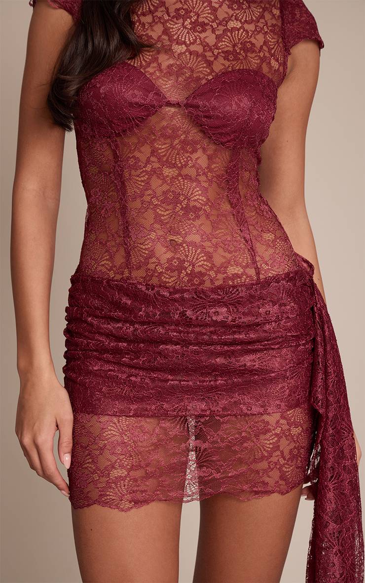 Rouge Vin Robe Courte En Dentelle À Manches Courtes Avec Détail Drapé