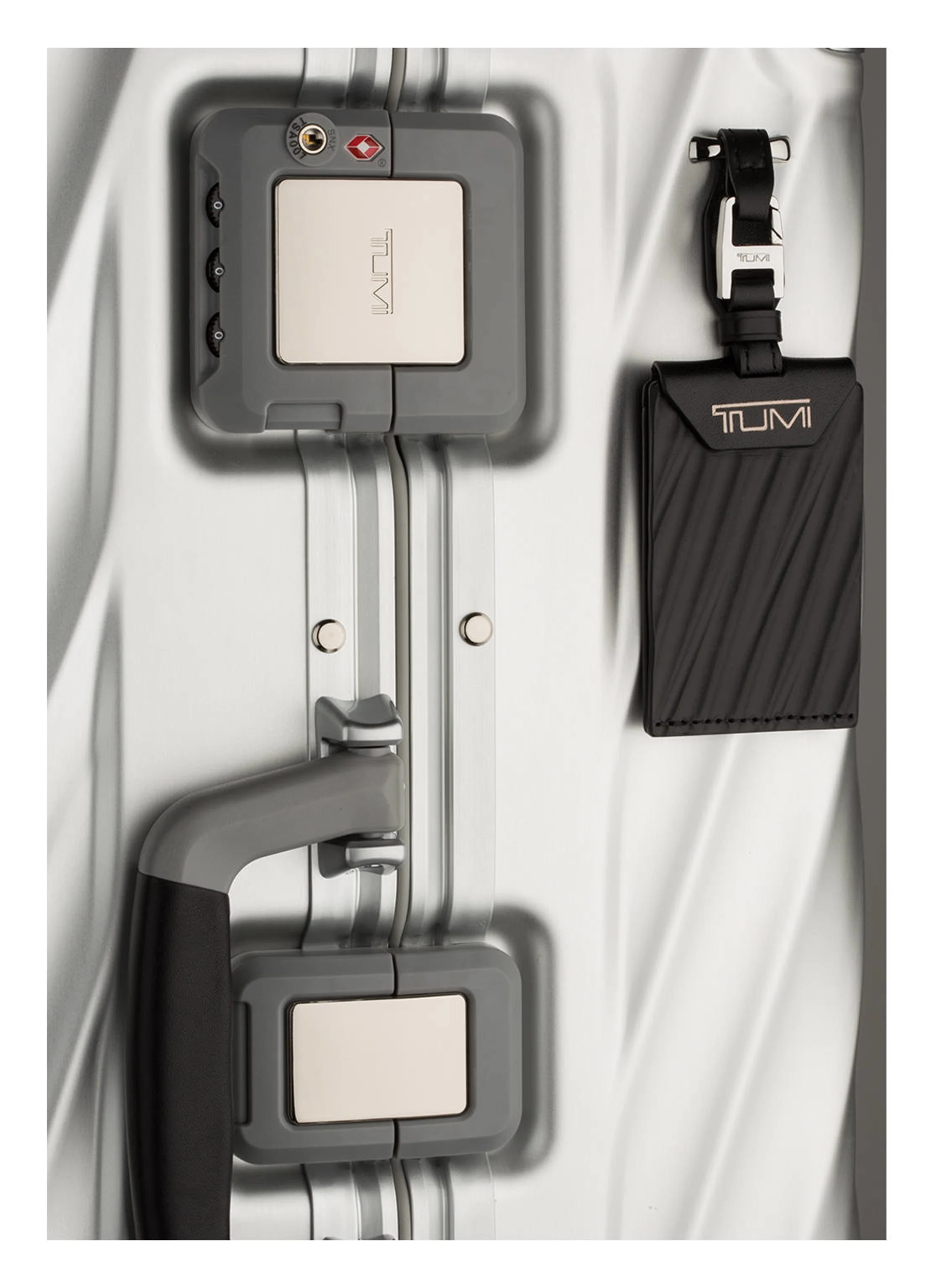 TUMI 19 DEGREE ALUMINIUM Trolley