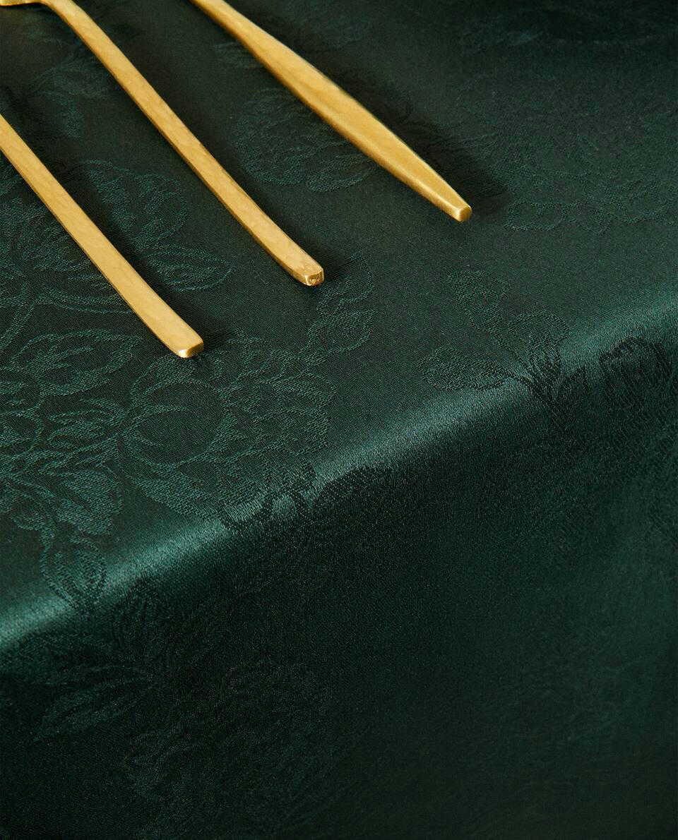 TOALHA DE MESA JACQUARD COM ESTAMPA FLORAL DE NATAL