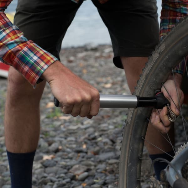 Pompe à vélo BLACKBURN MAMMOTH 2 STAGE ANYVALVE BLACK