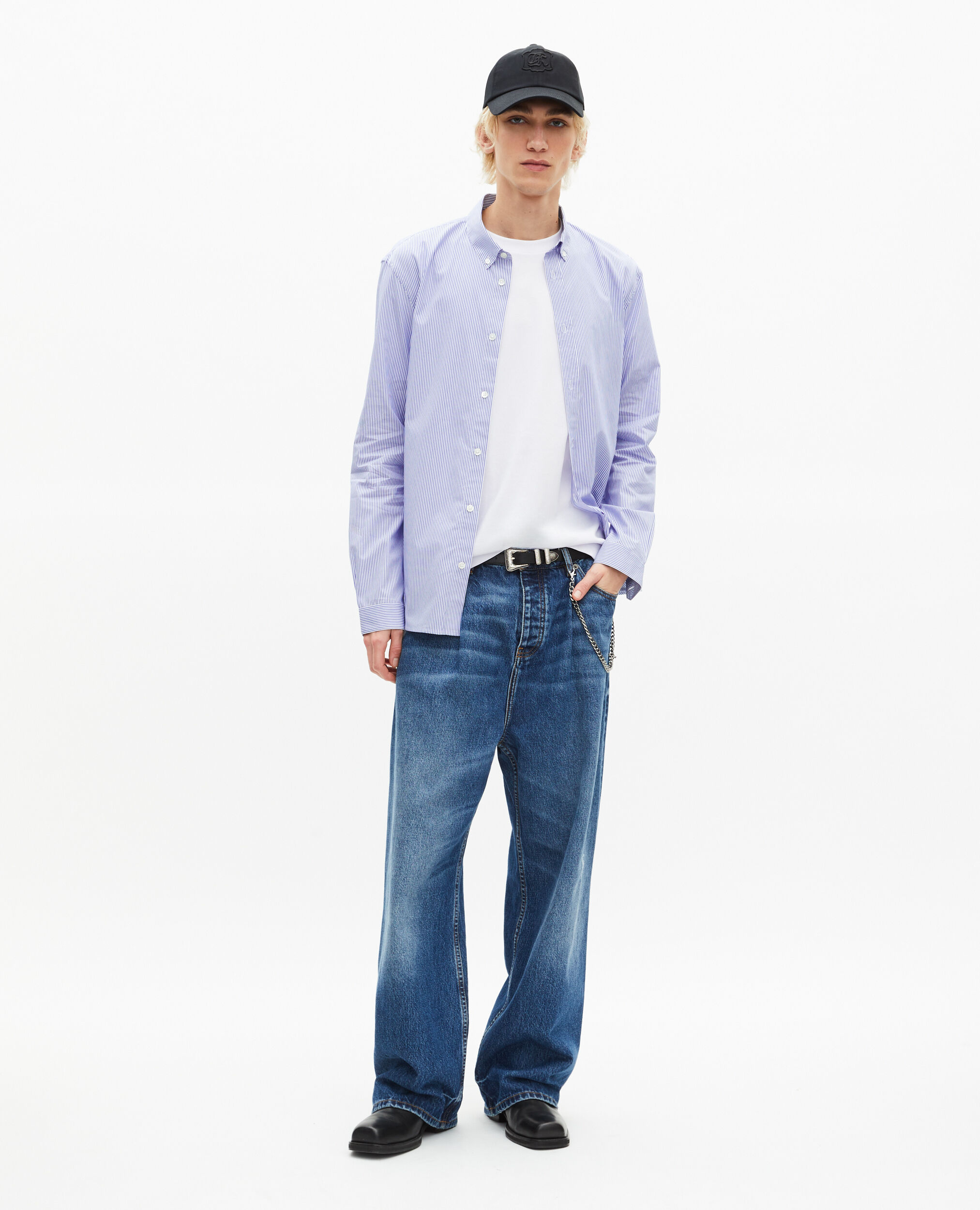 Chemise à rayures blanche et bleue
