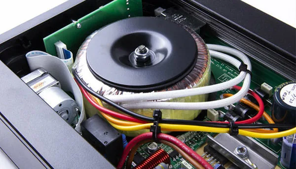Rega IO Amplis hi-fi stéréo