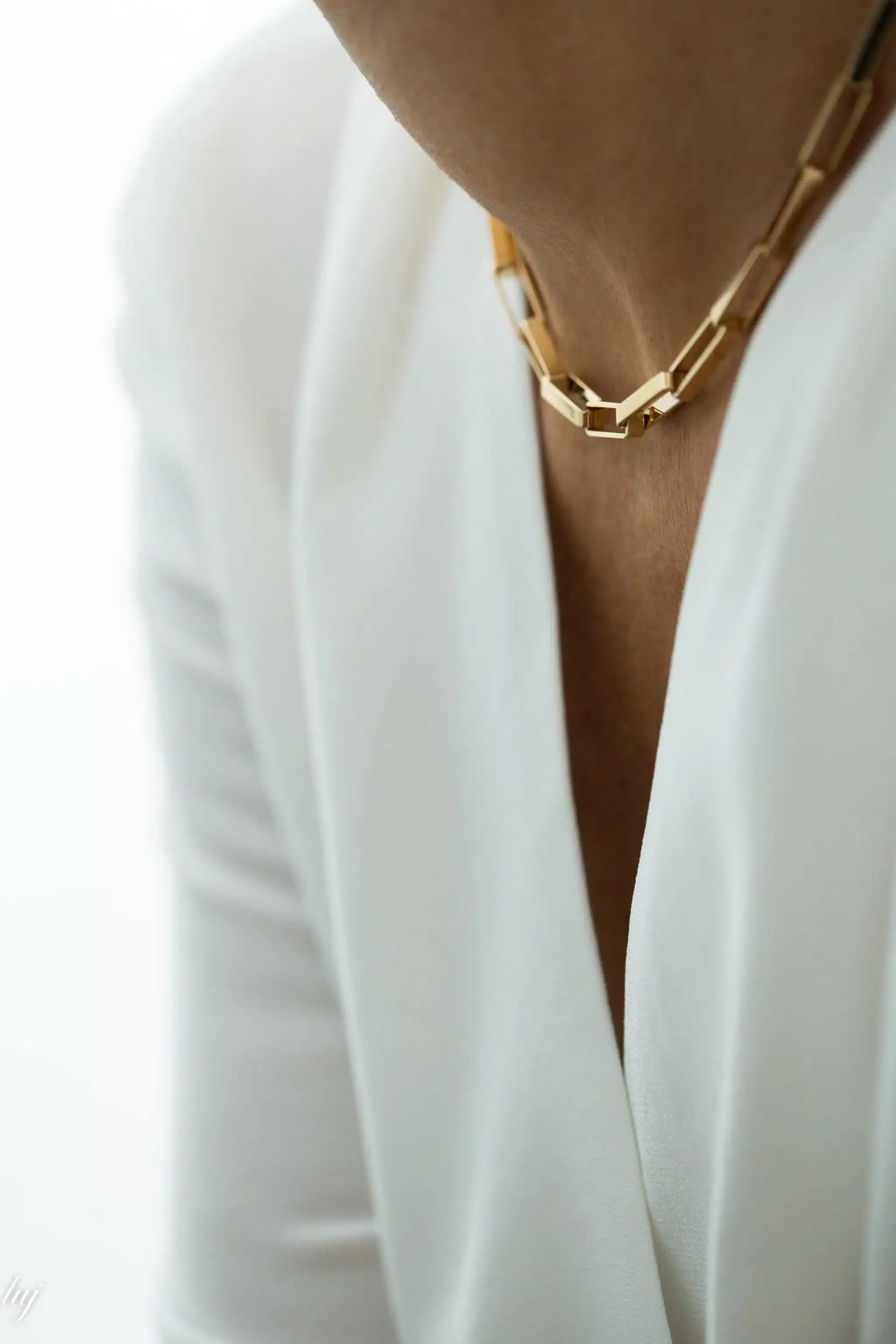 Collier ras du cou laiton plaqué or Julie Luj Paris
