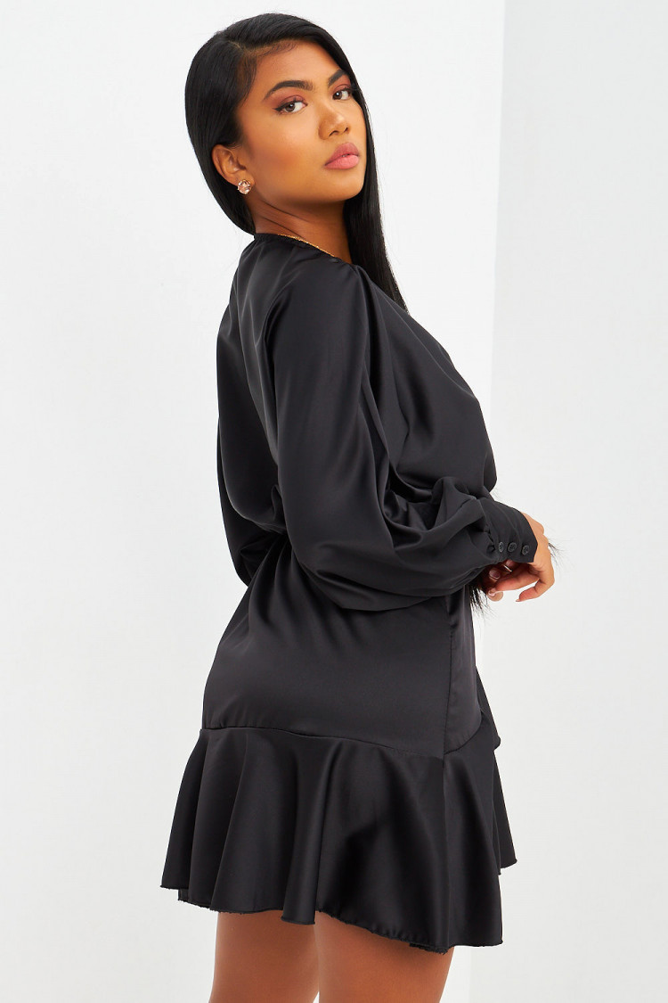 Robe courte satinée noire à volants