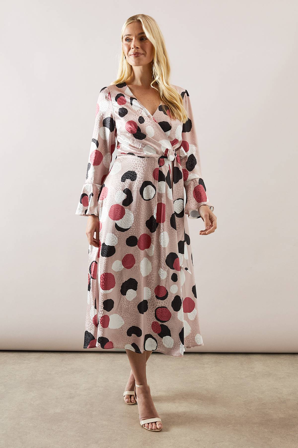 Wallis Robe Midi Portefeuille en Jacquard de Satin Floral Petite