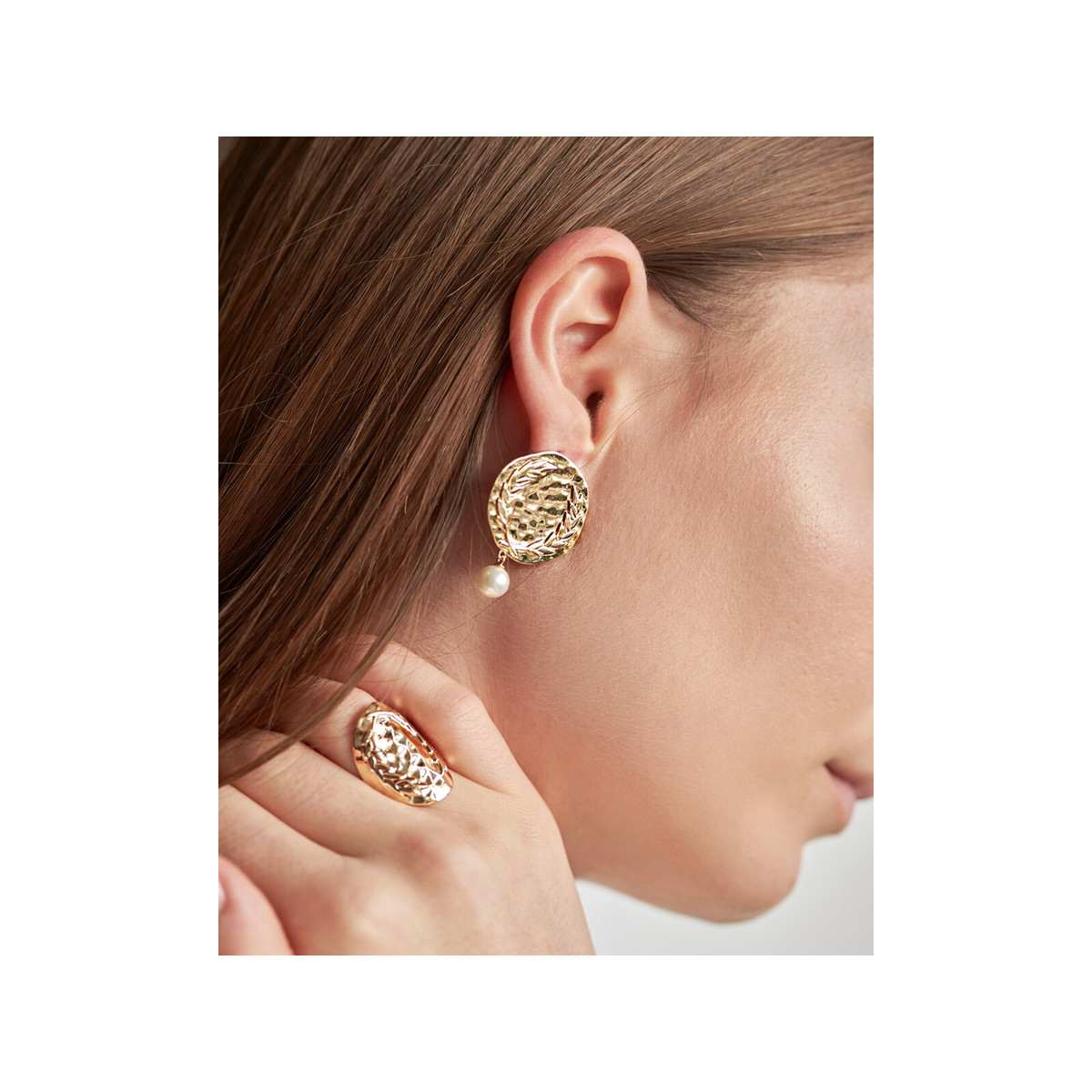 Boucles d'oreilles dorées perles de culture imitation