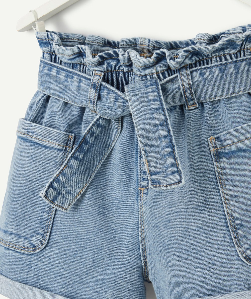 SHORT FILLE EN DENIM BLEU LOW IMPACT AVEC CEINTURE ET POCHES