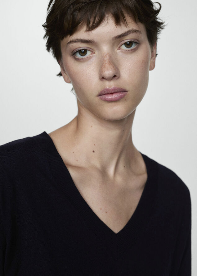 MANGO Fine-knit V-neck sweater Navy