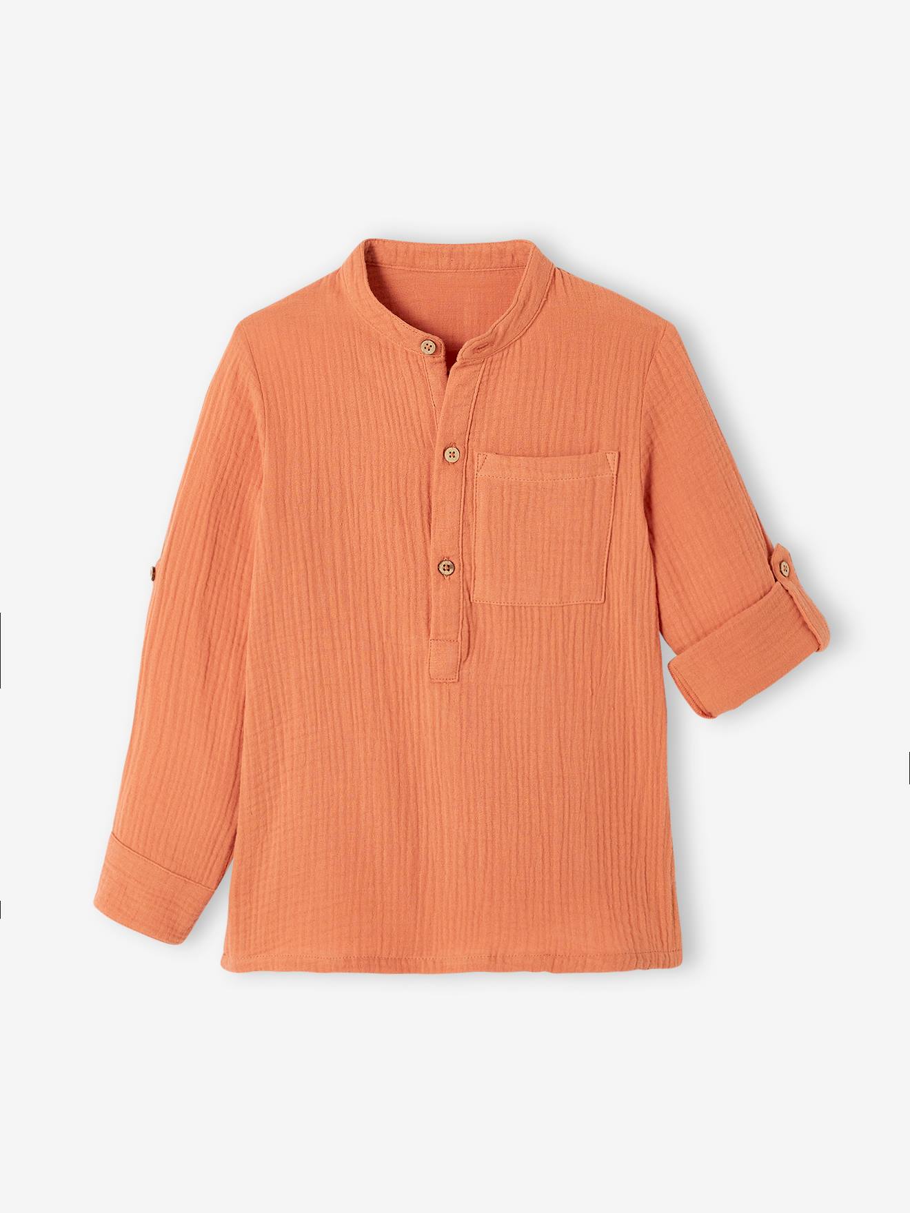 Camisa de chiffon de algodão com mangas que podem ser dobradas, para menino de pele cor de barro.