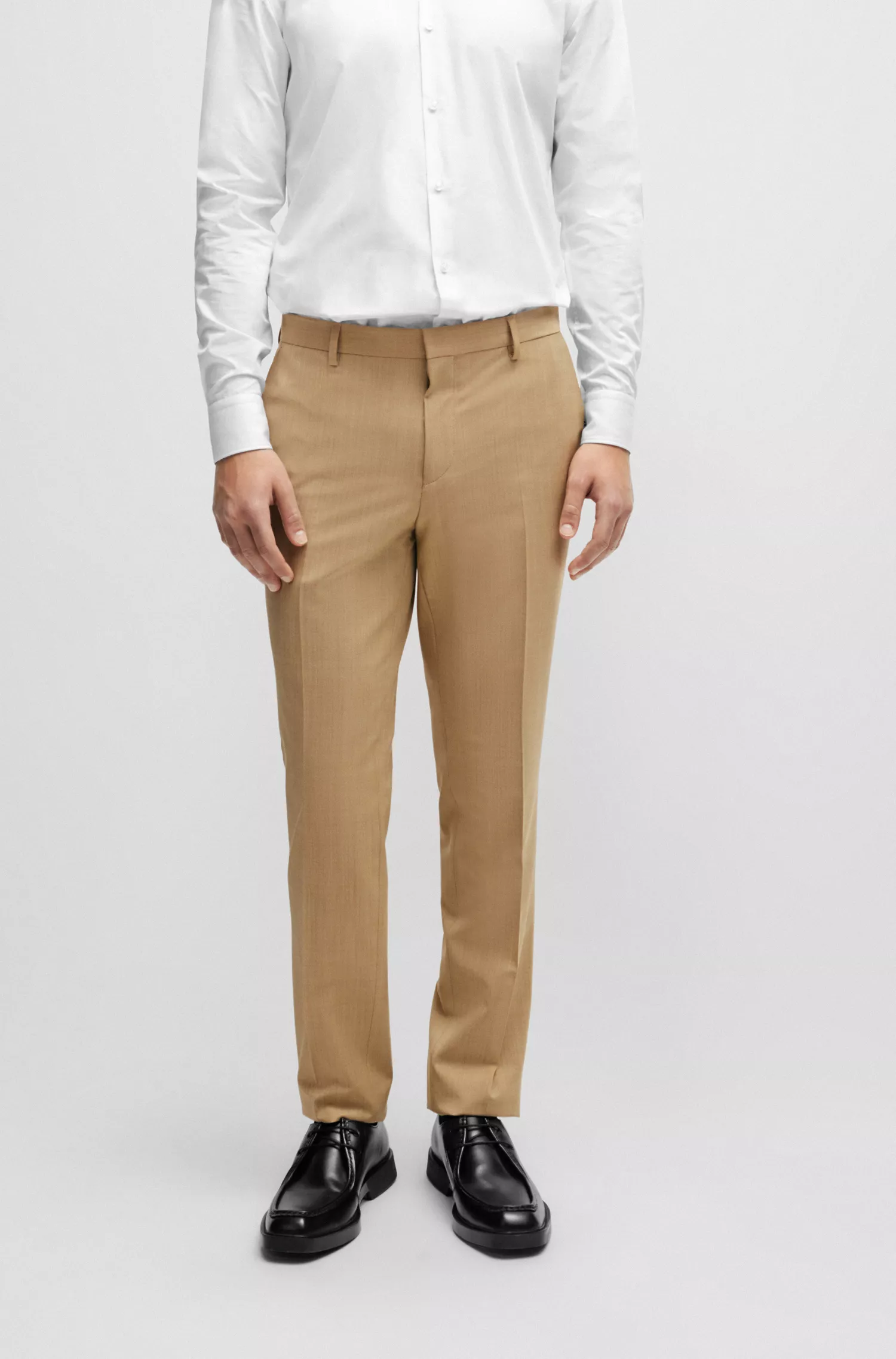 Calças HUGO vermelhas de corte slim em tecido superflexível estampado.