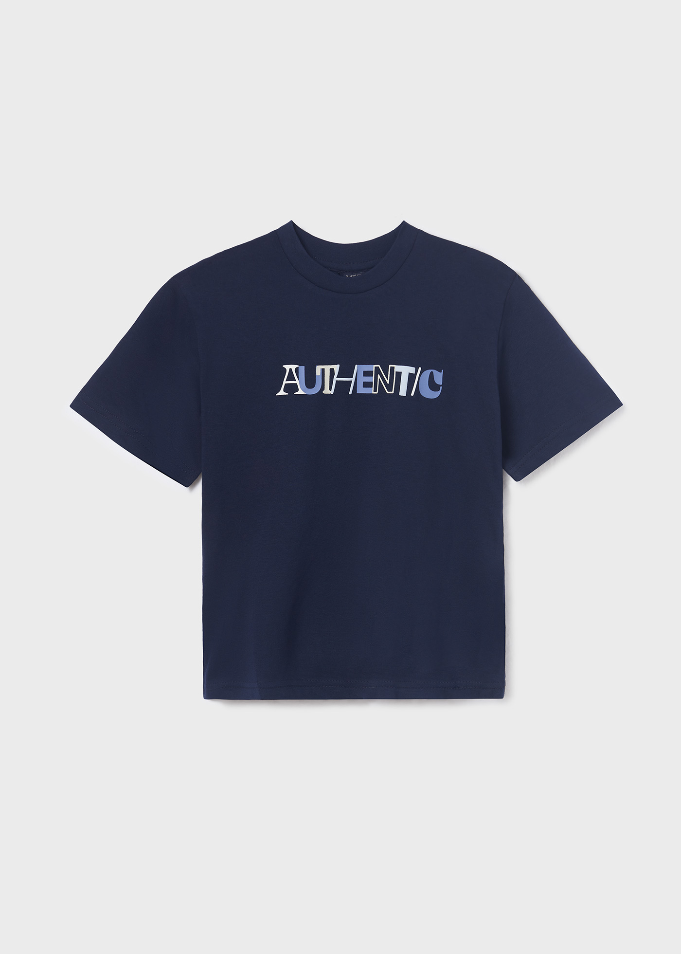 Camiseta infantil com estampa sustentável em algodão.