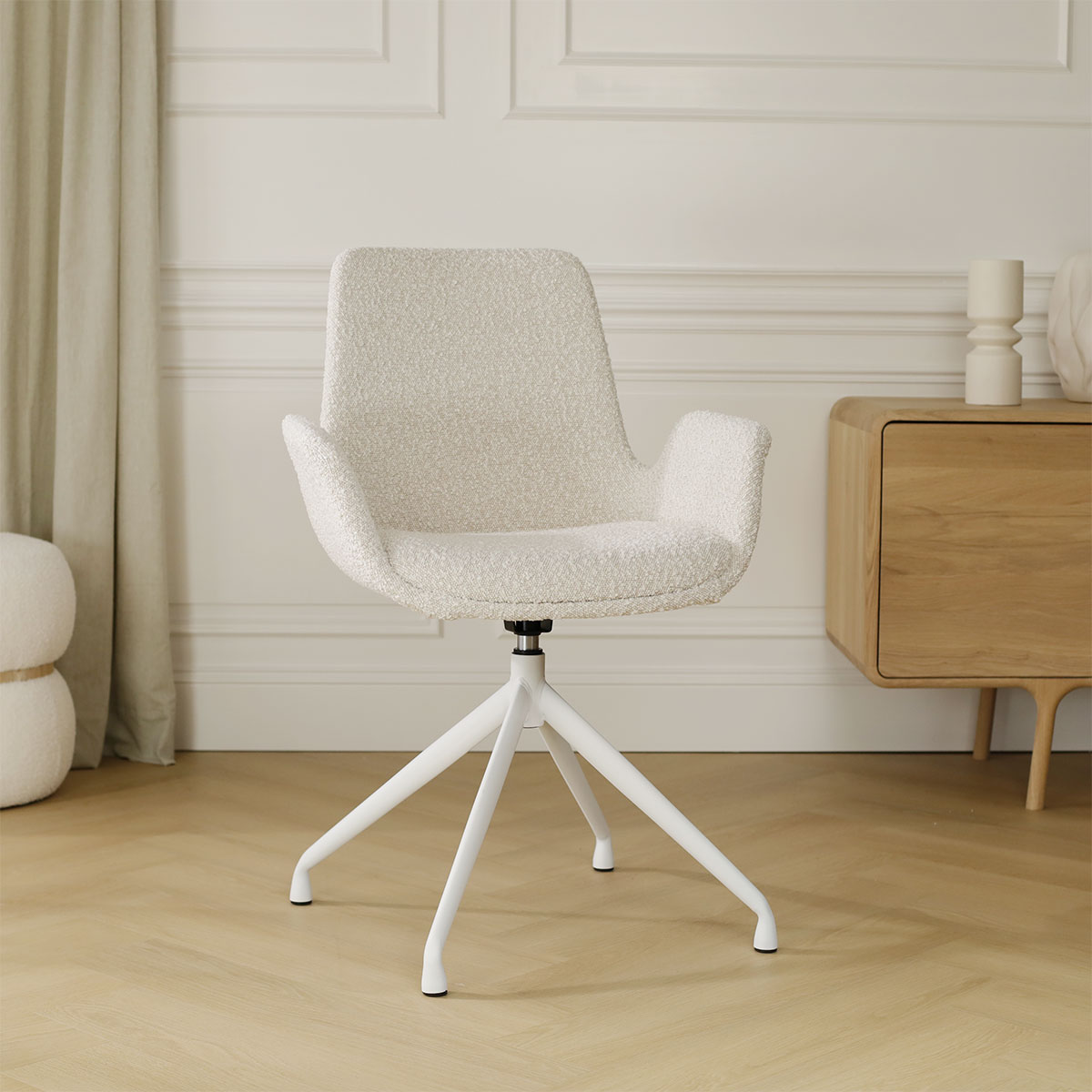 Eetkamerstoel Nola-Eef bouclé beige - wit onderstel