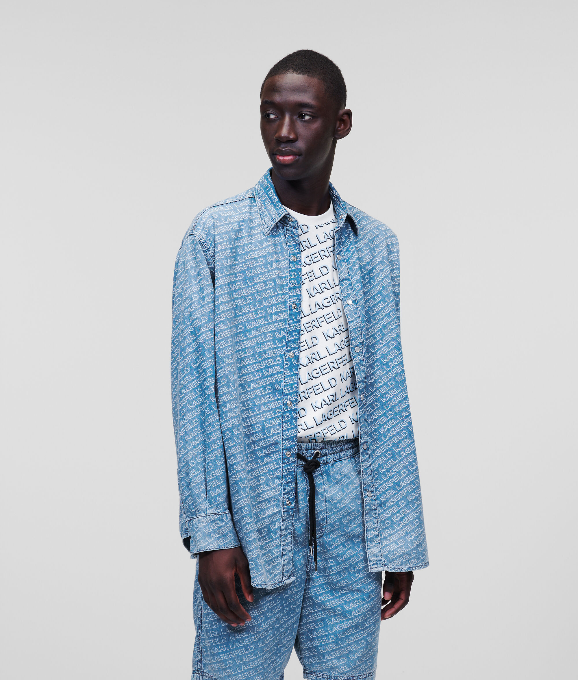 CHEMISE EN JEAN AVEC LOGO KARL EN DIAGONALE