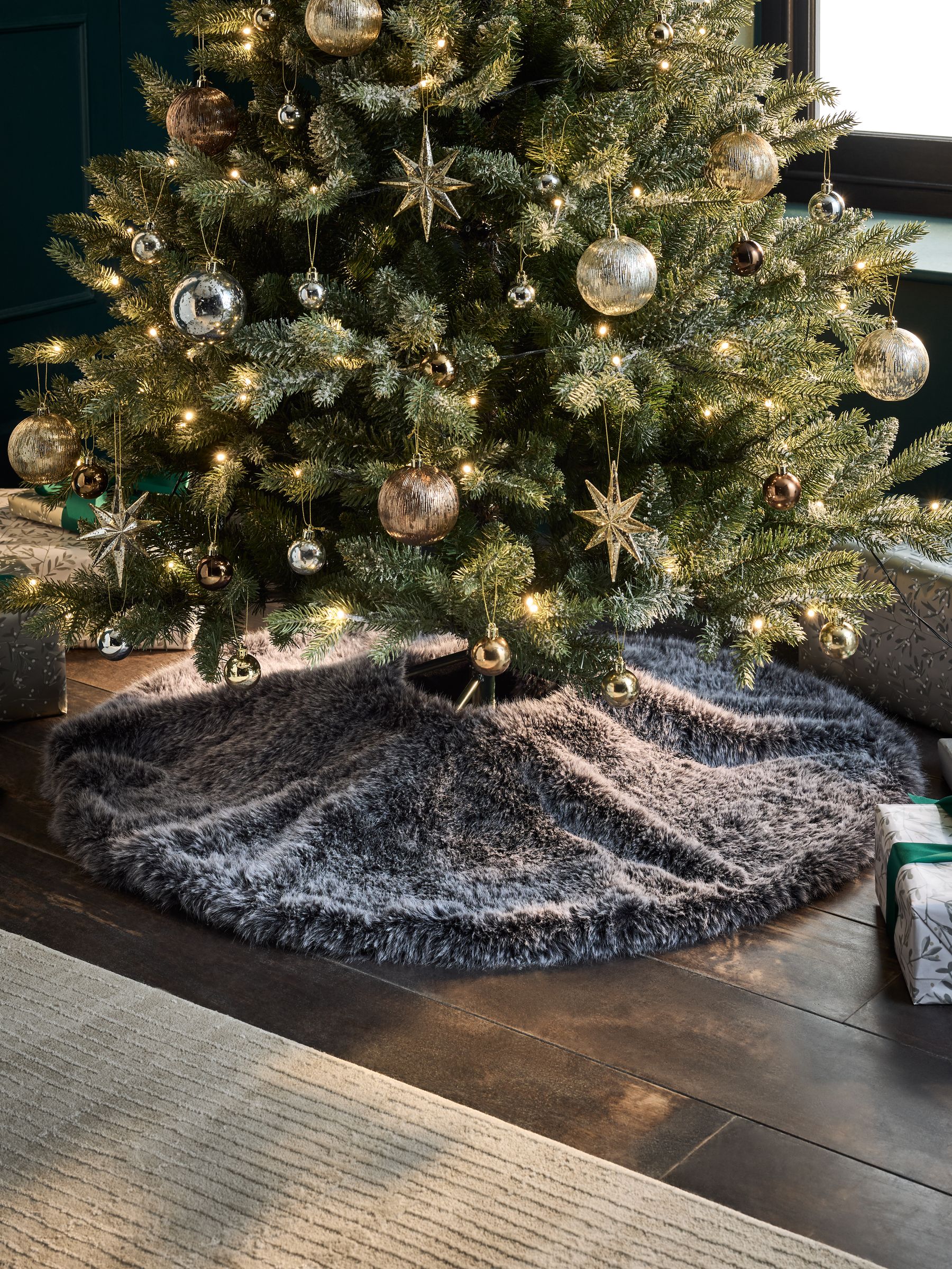 Christmas Collection Luxe Faux Tree Skirt