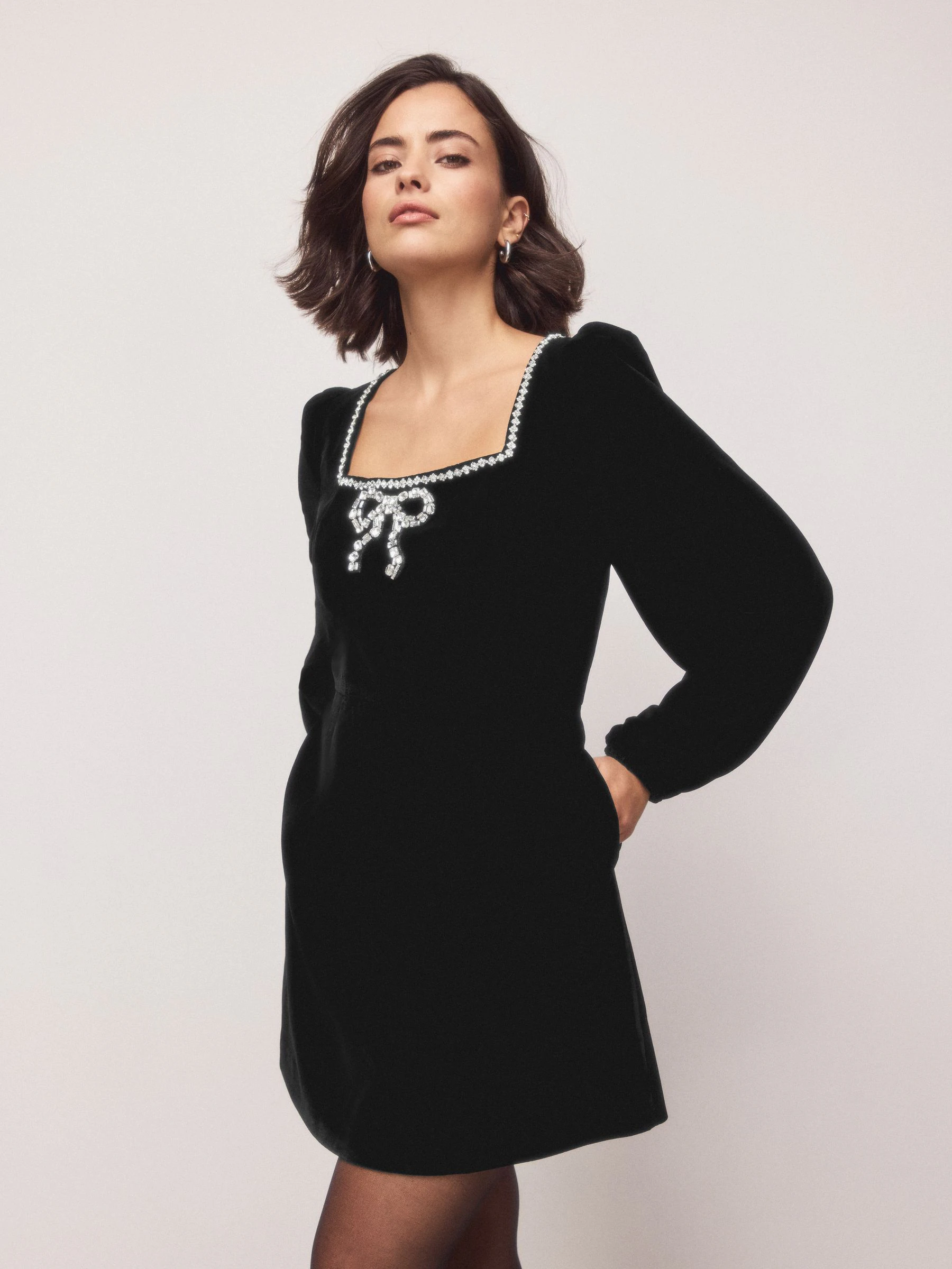 Zwart - Velvet Embelished Bow Long Sleeve Mini Dress