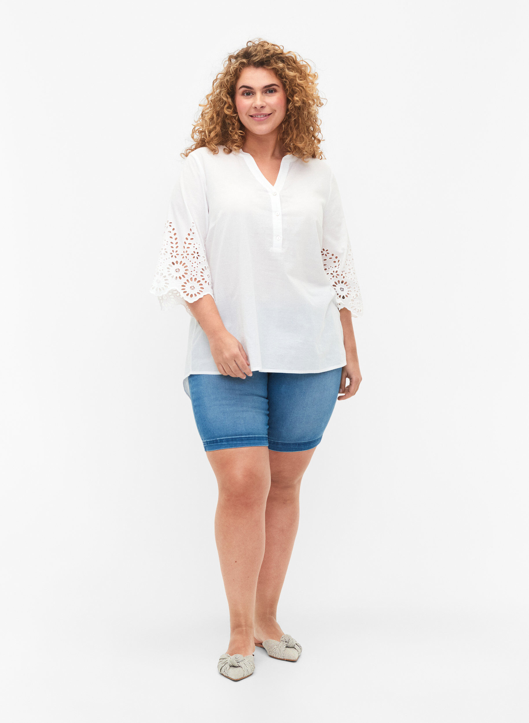 Skjortebluse med broderi anglaise og 3/4 ærmer