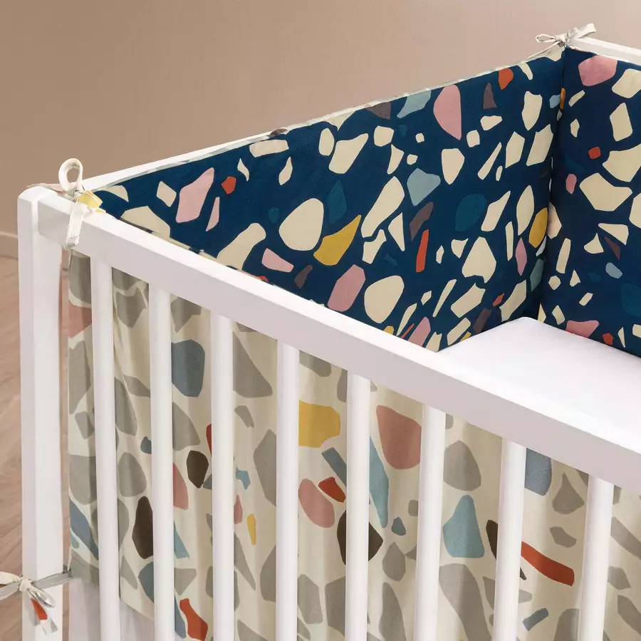 hibboux® Bettgittereinlage Terazzo Crib Bumper Azure&Sand