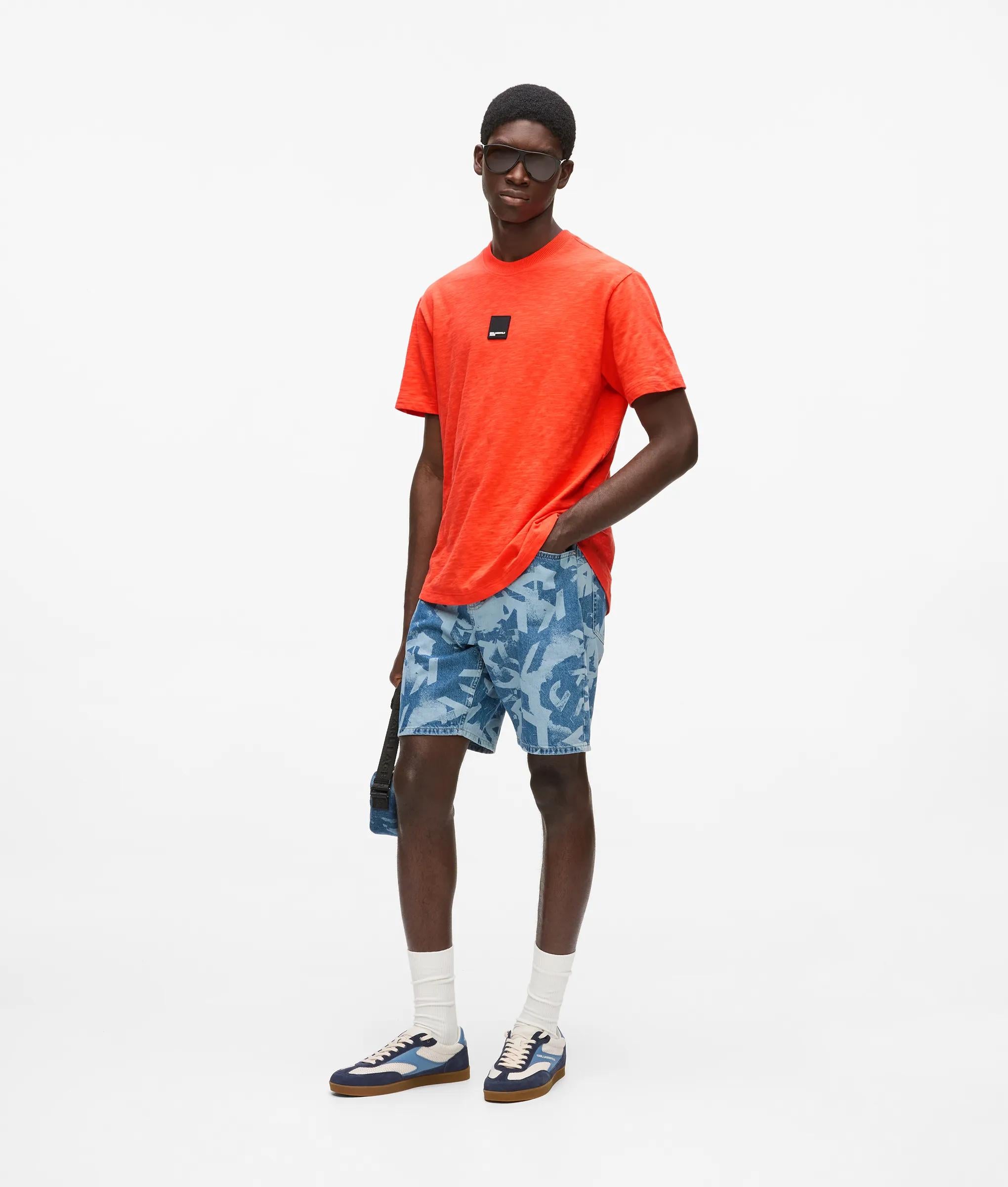 T-shirt met gebogen zoom