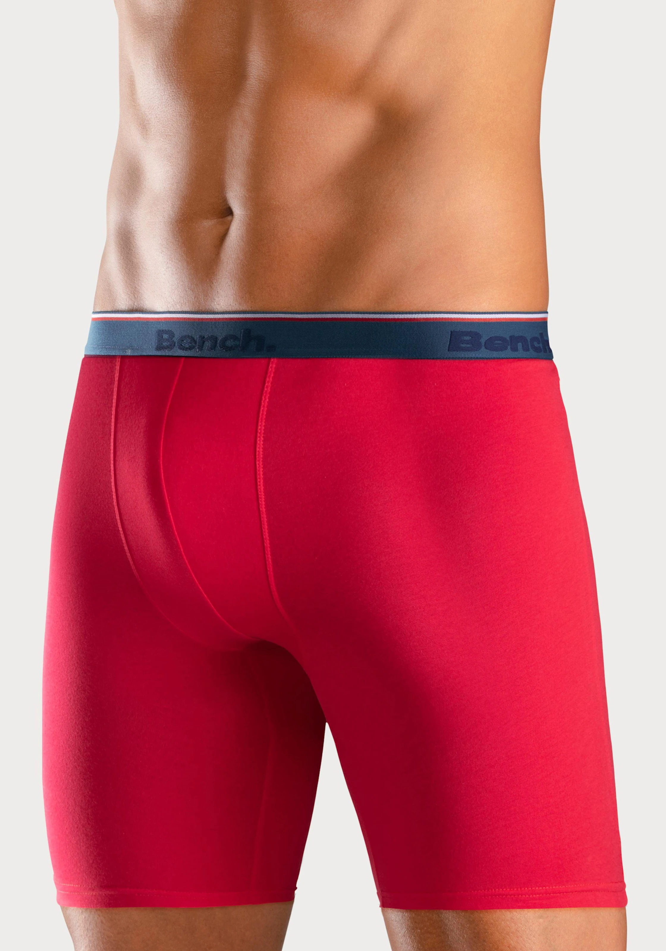 Bench. Langer Boxer in rot, blau, anthrazit, schwarz