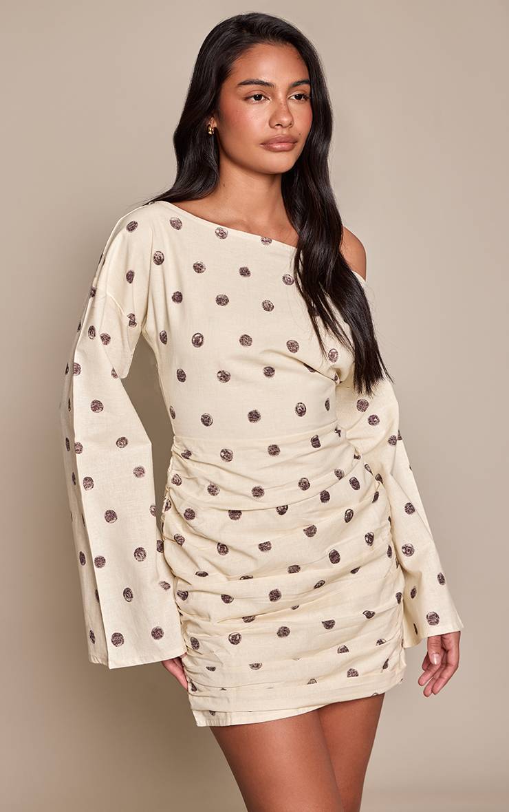 Crème Robe Moulante Froncée À Col Bateau Effet Lin À Pois
