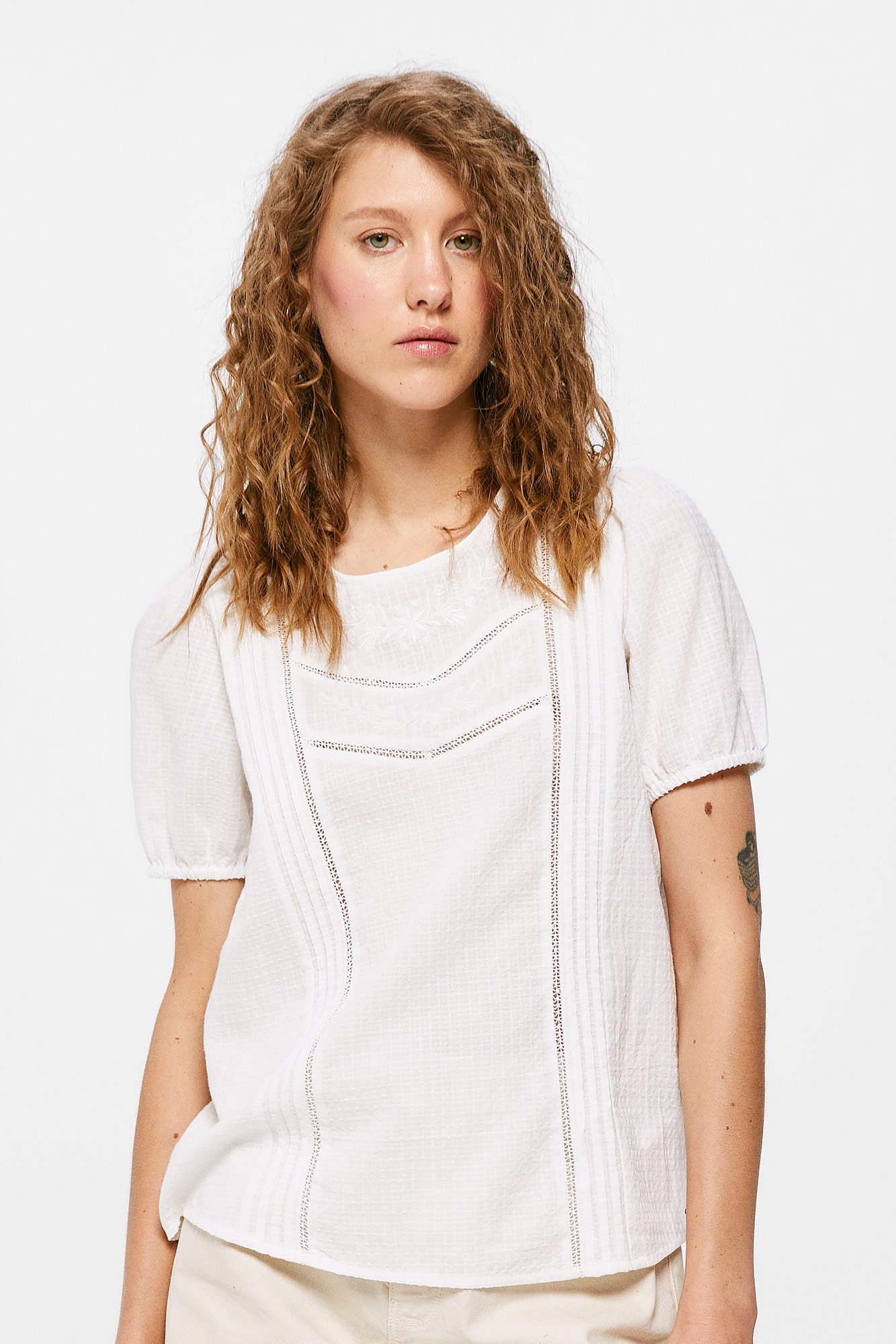 Blusa bordada em algodão dobby