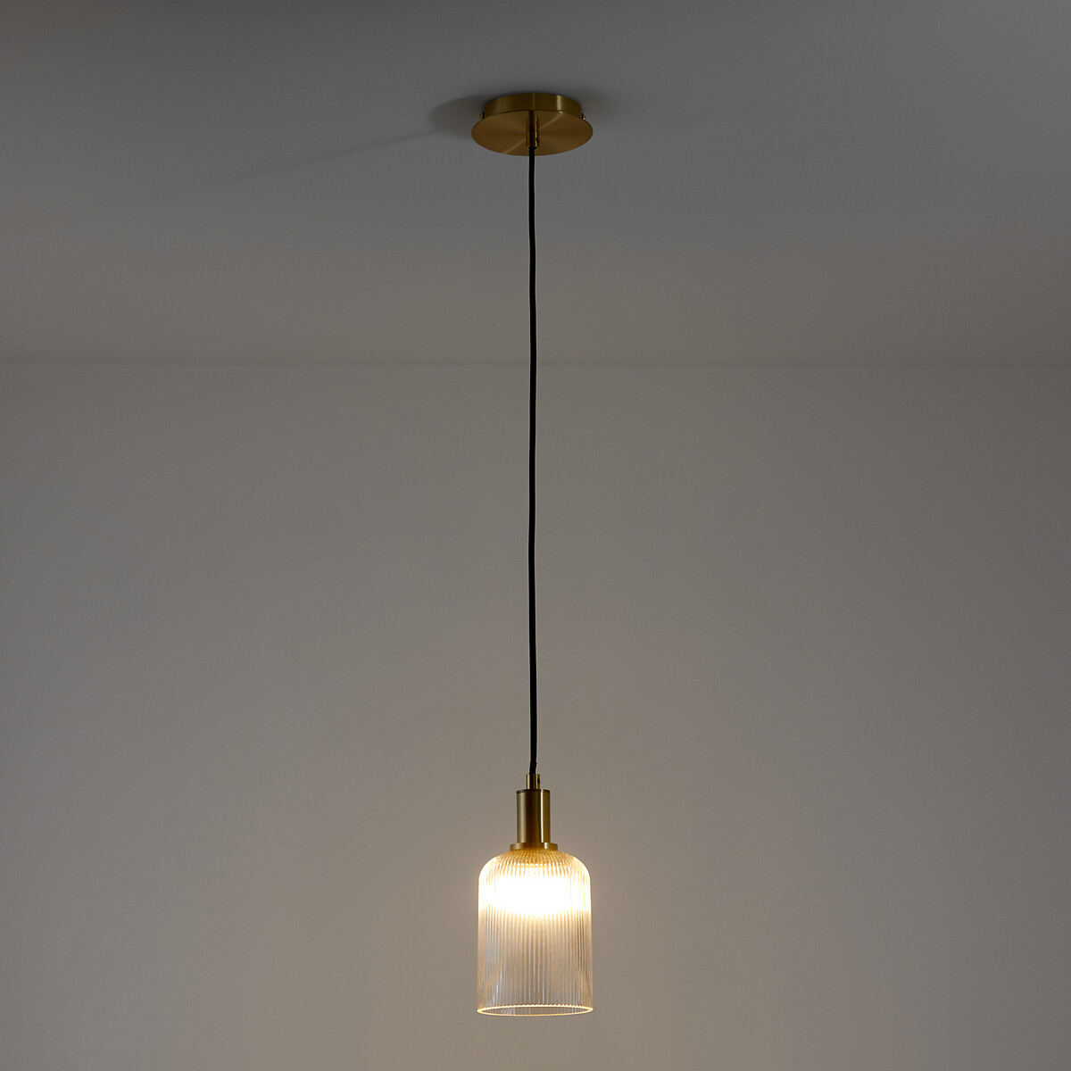 LA REDOUTE INTERIEURS<br>Luminária pendente em latão e vidro canelado Ø10,9 cm, Bogotá